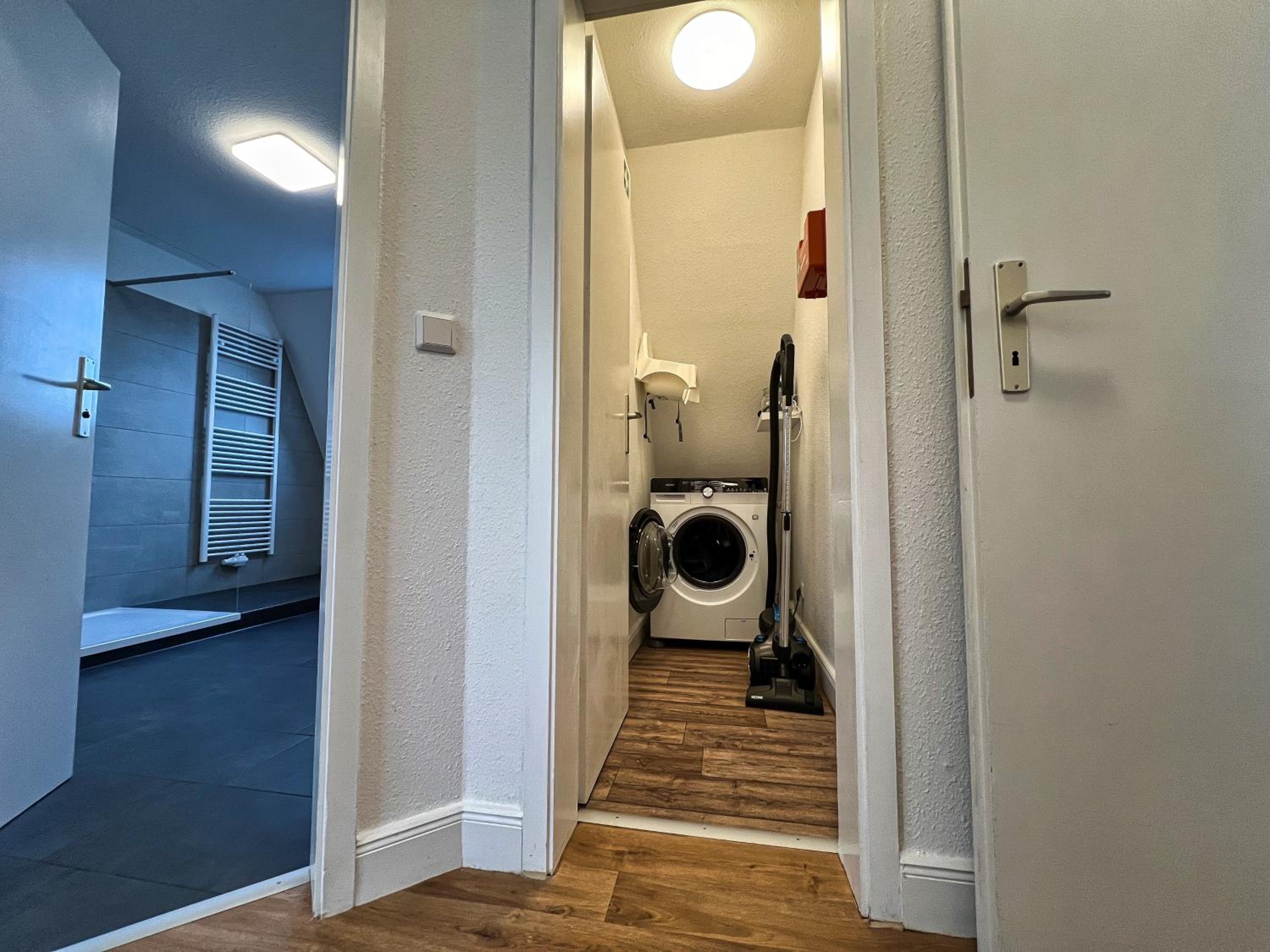 Helle großzügige Dachgeschoss Wohnung I Parkplatz I Schloss Blick #Cosiness Company