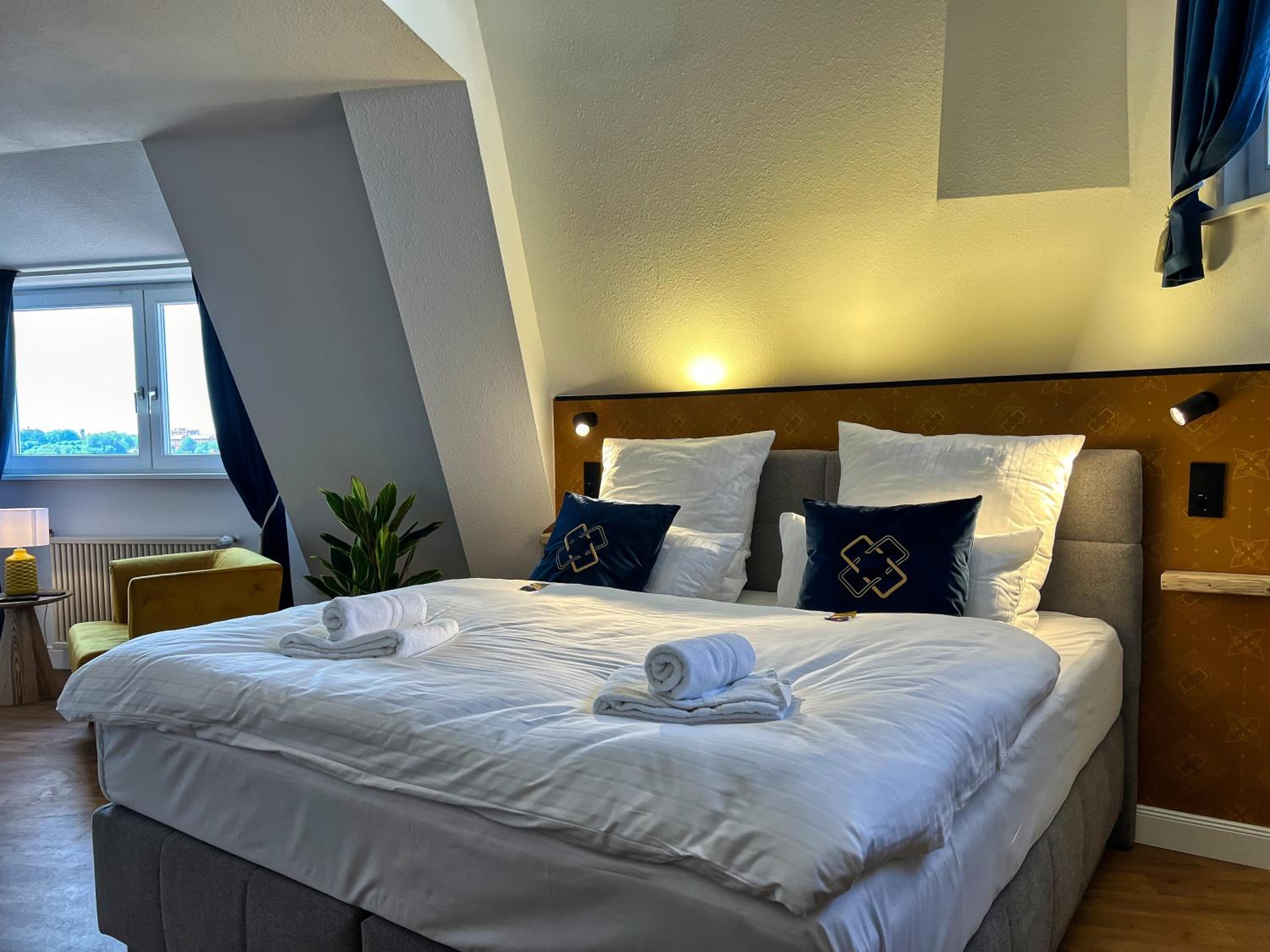 Helle großzügige Dachgeschoss Wohnung I Parkplatz I Schloss Blick #Cosiness Company