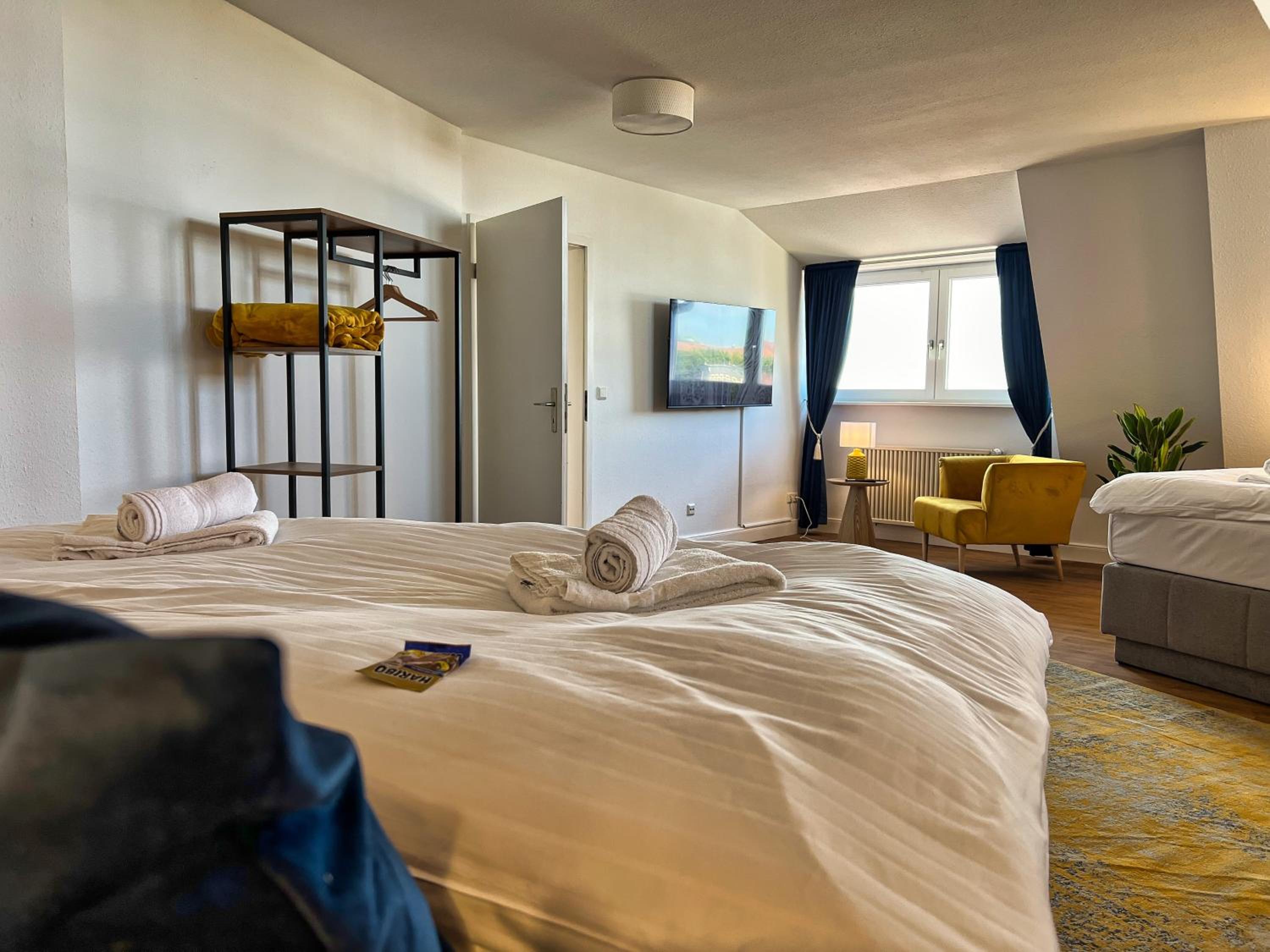 Helle großzügige Dachgeschoss Wohnung I Parkplatz I Schloss Blick #Cosiness Company
