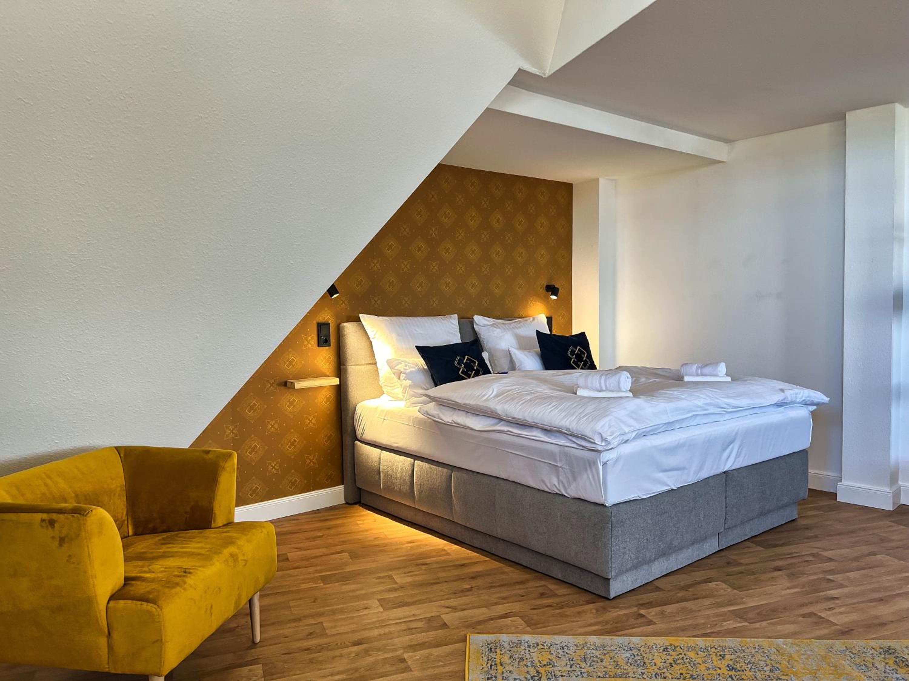 Helle großzügige Dachgeschoss Wohnung I Parkplatz I Schloss Blick #Cosiness Company