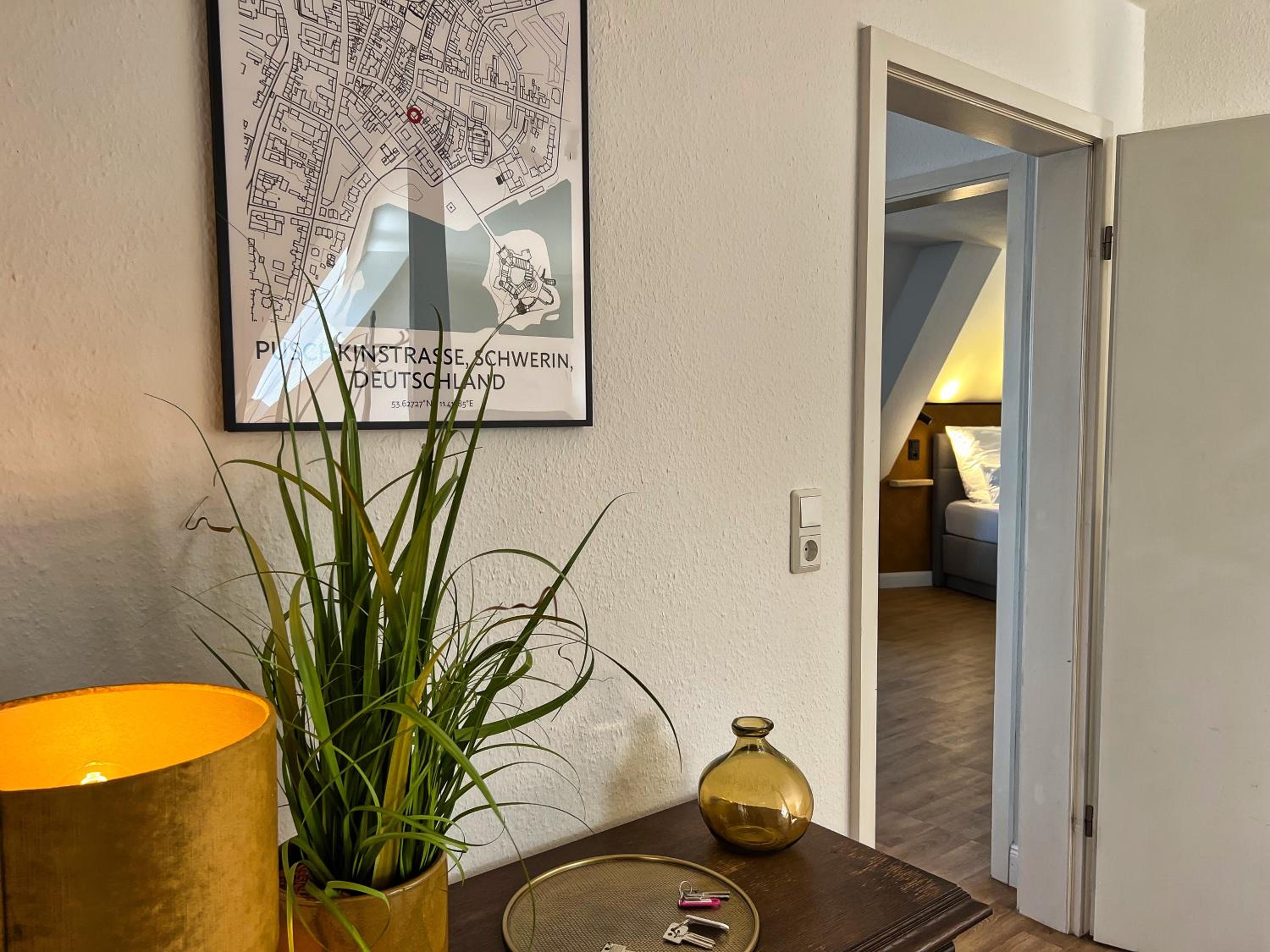 Helle großzügige Dachgeschoss Wohnung I Parkplatz I Schloss Blick #Cosiness Company