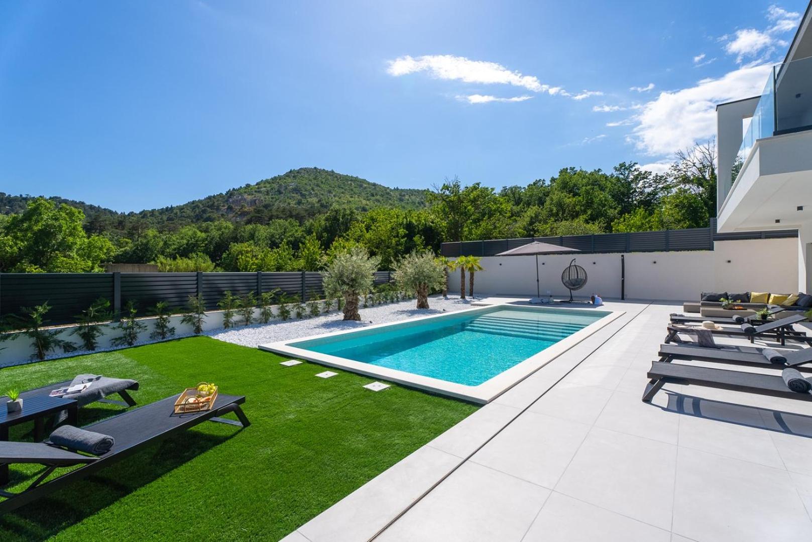Villa Adventure with 3 en-suite bedrooms, a Media room, private pool, 7km from Omiš