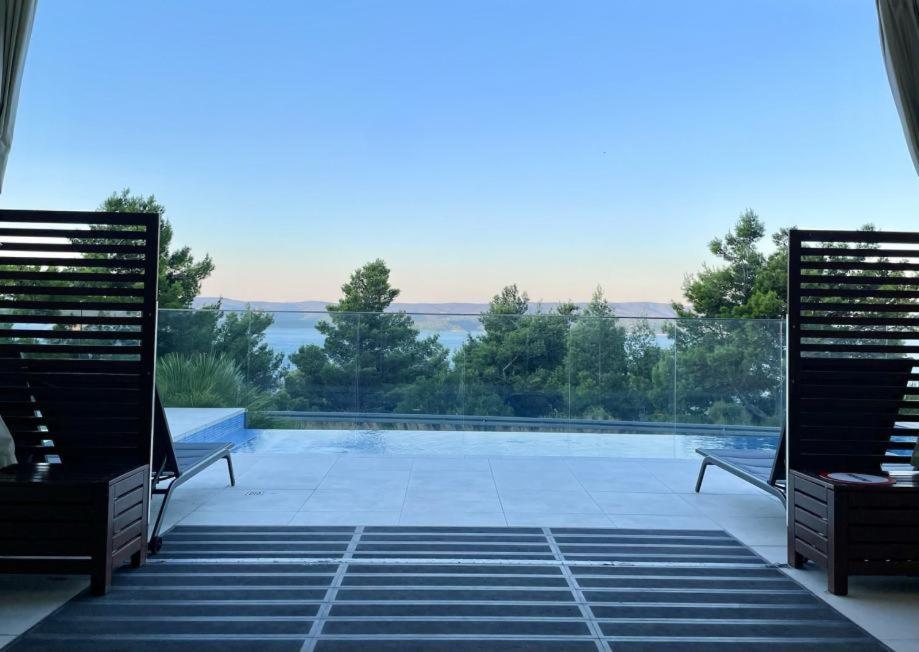 Seaview private terrace c0ndo with starlink wifi view 5