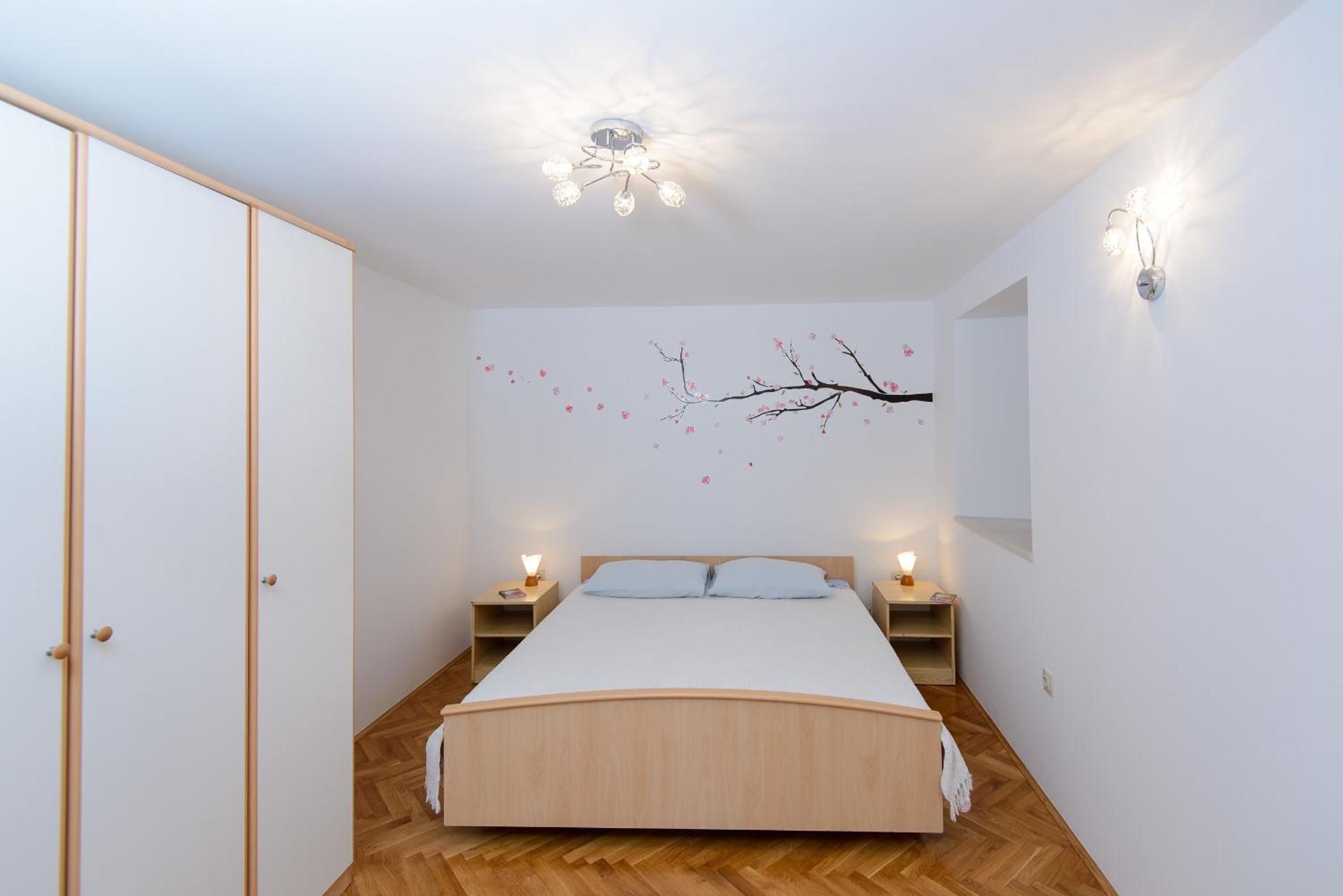 Apartment Ema