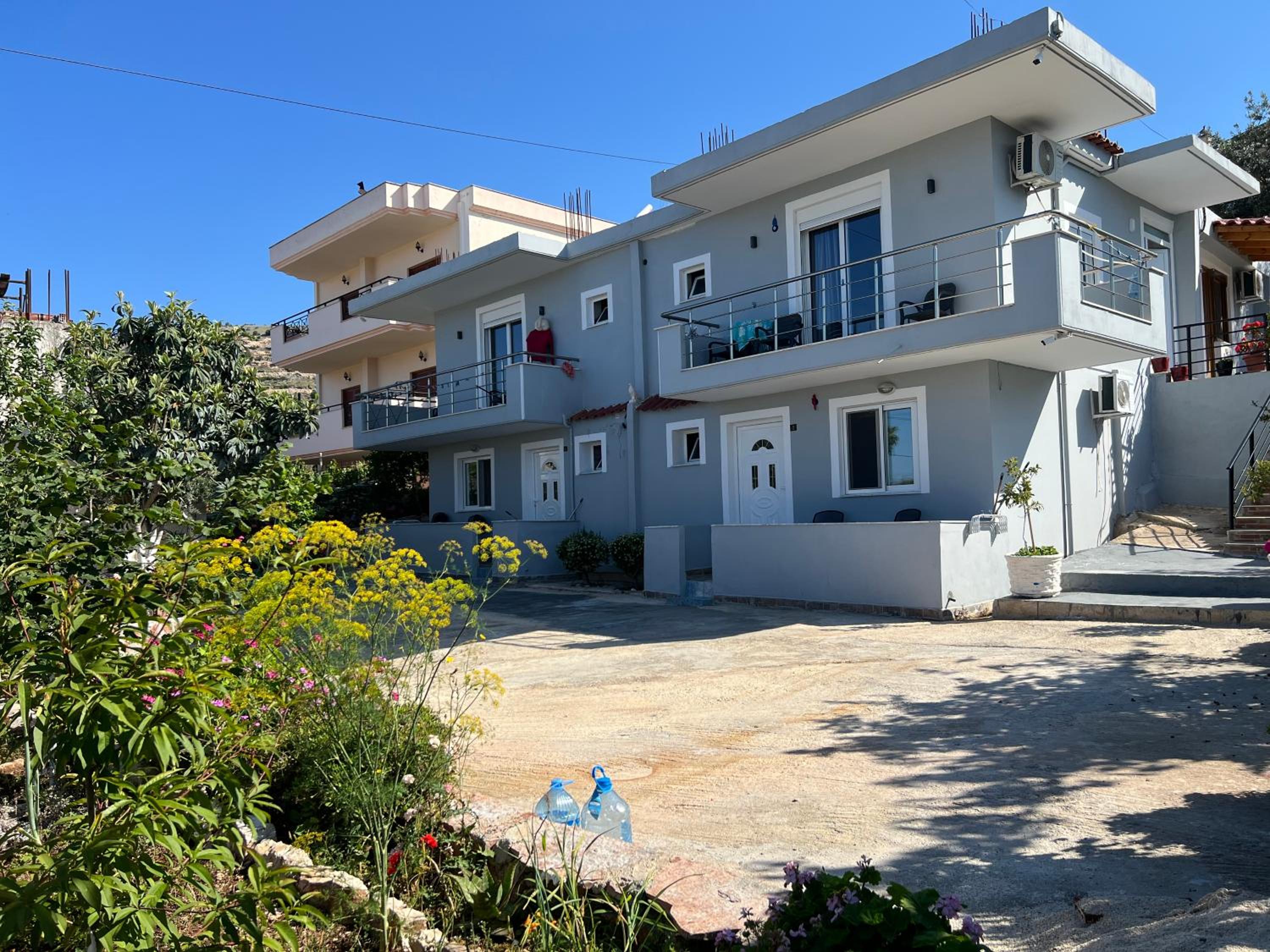 Eri Rooms
