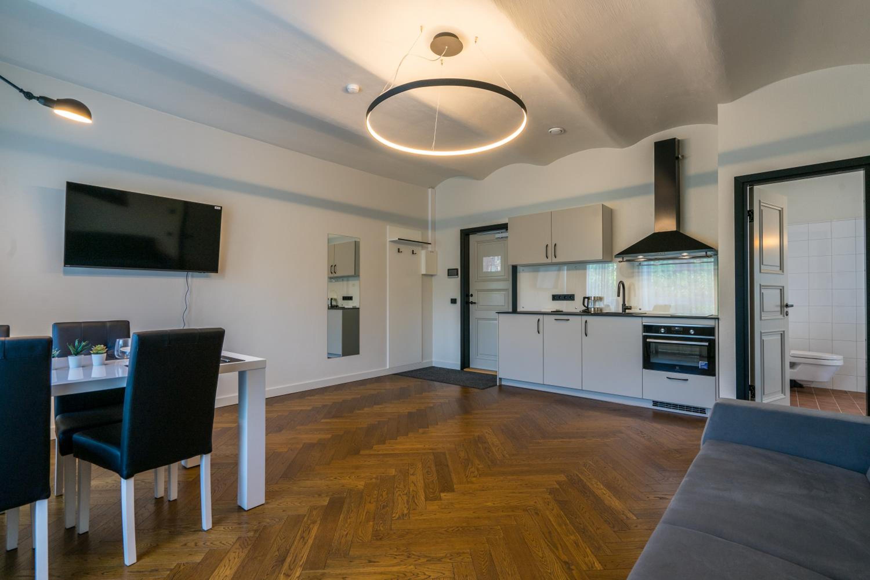 Elias Apartments