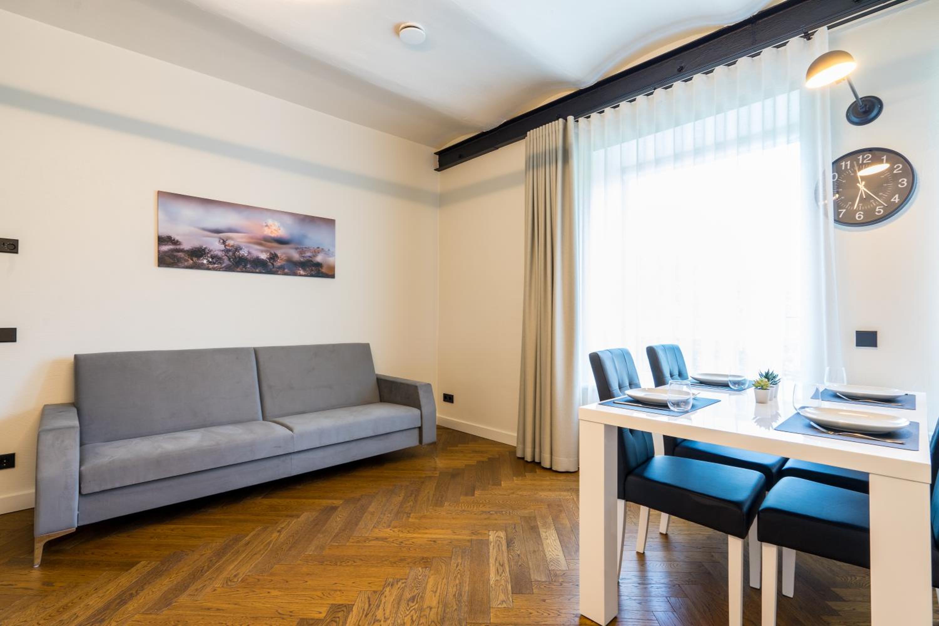 Elias Apartments