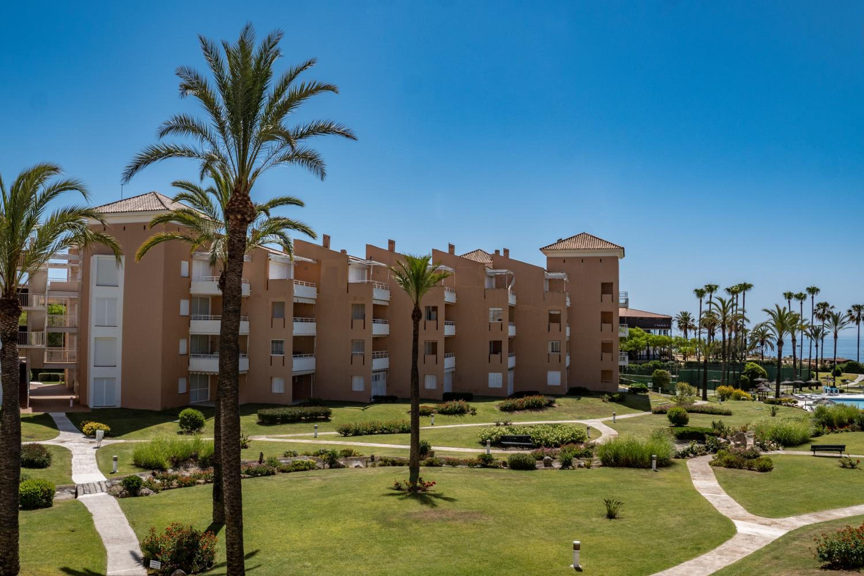 Hotel Kiko Las Americas - Image 1