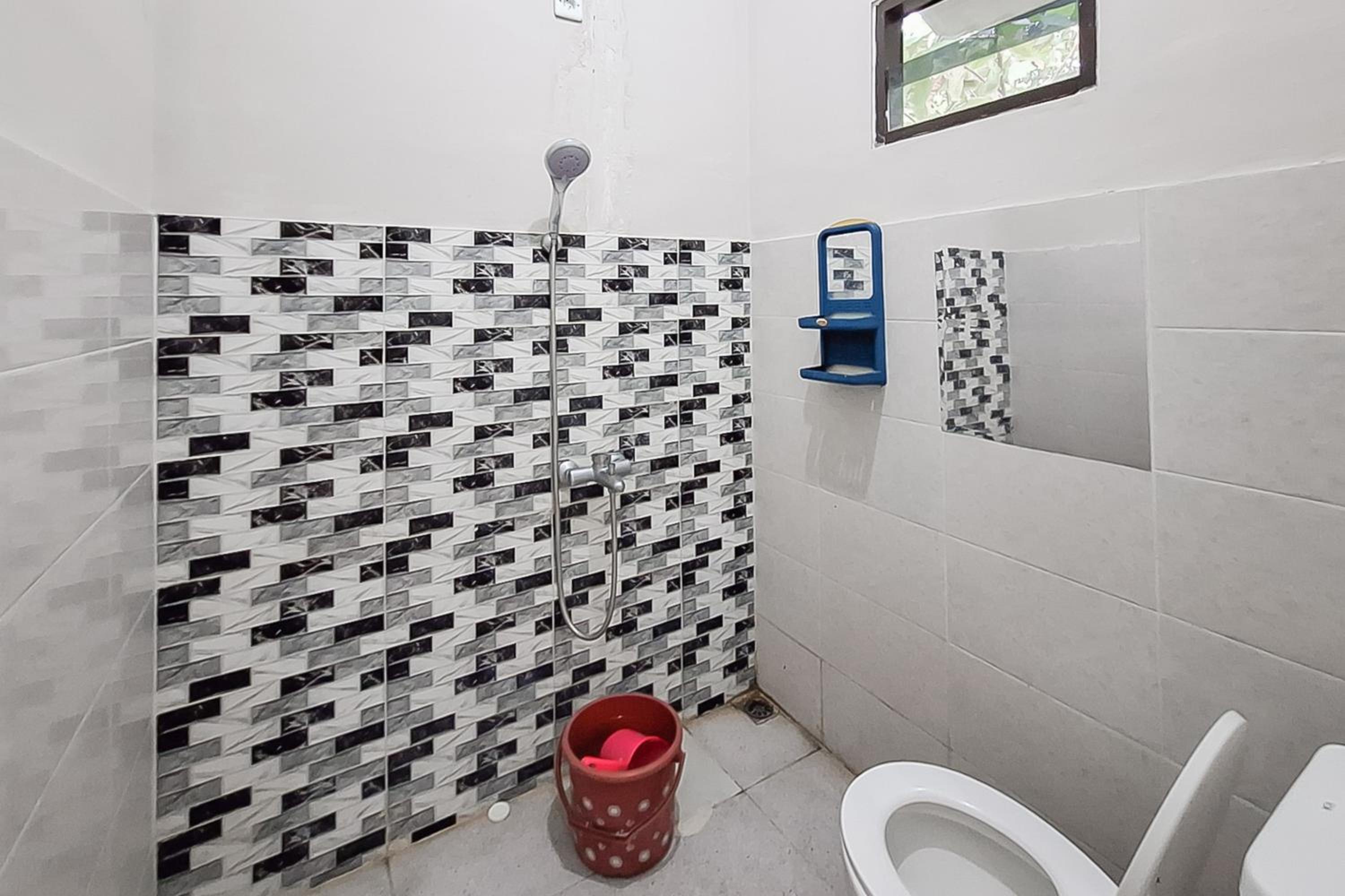 Urbanview Hotel Penginapan Ananda view 4
