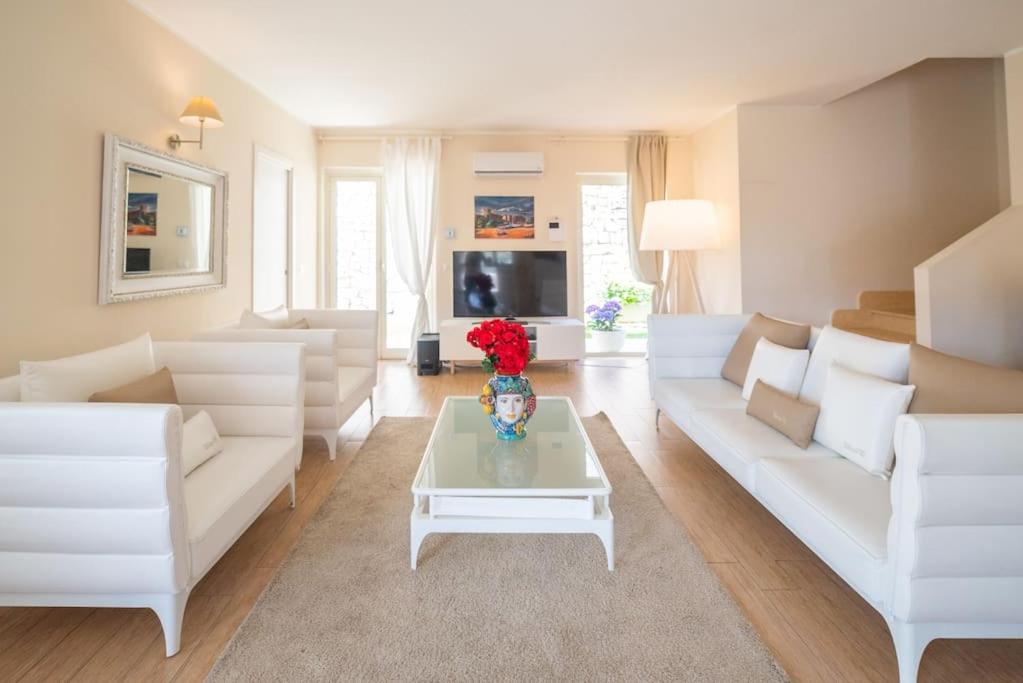 Private modern villa in Taormina photo 3