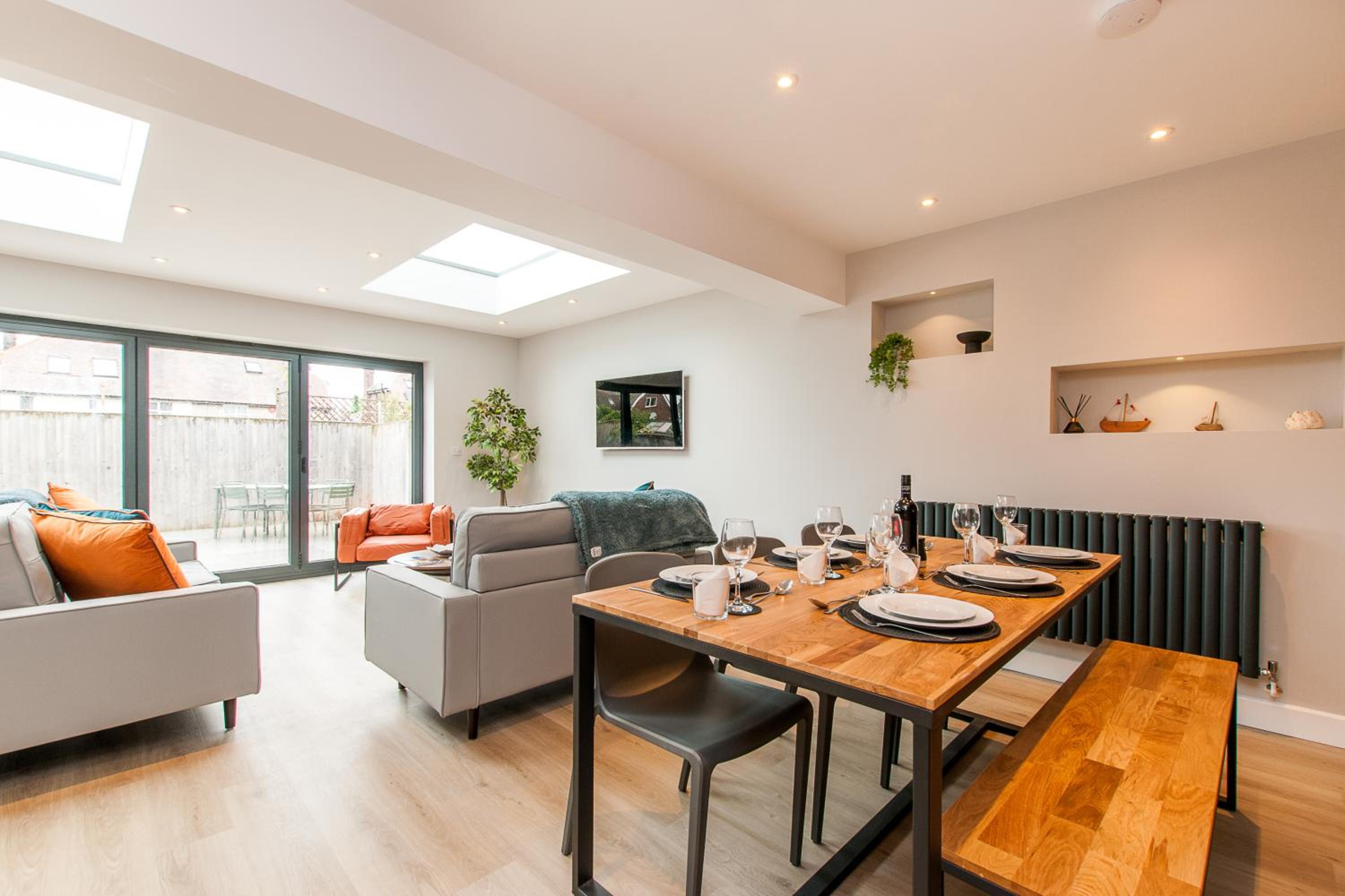 Family Seaside Escape - Near Viking Bay view 4