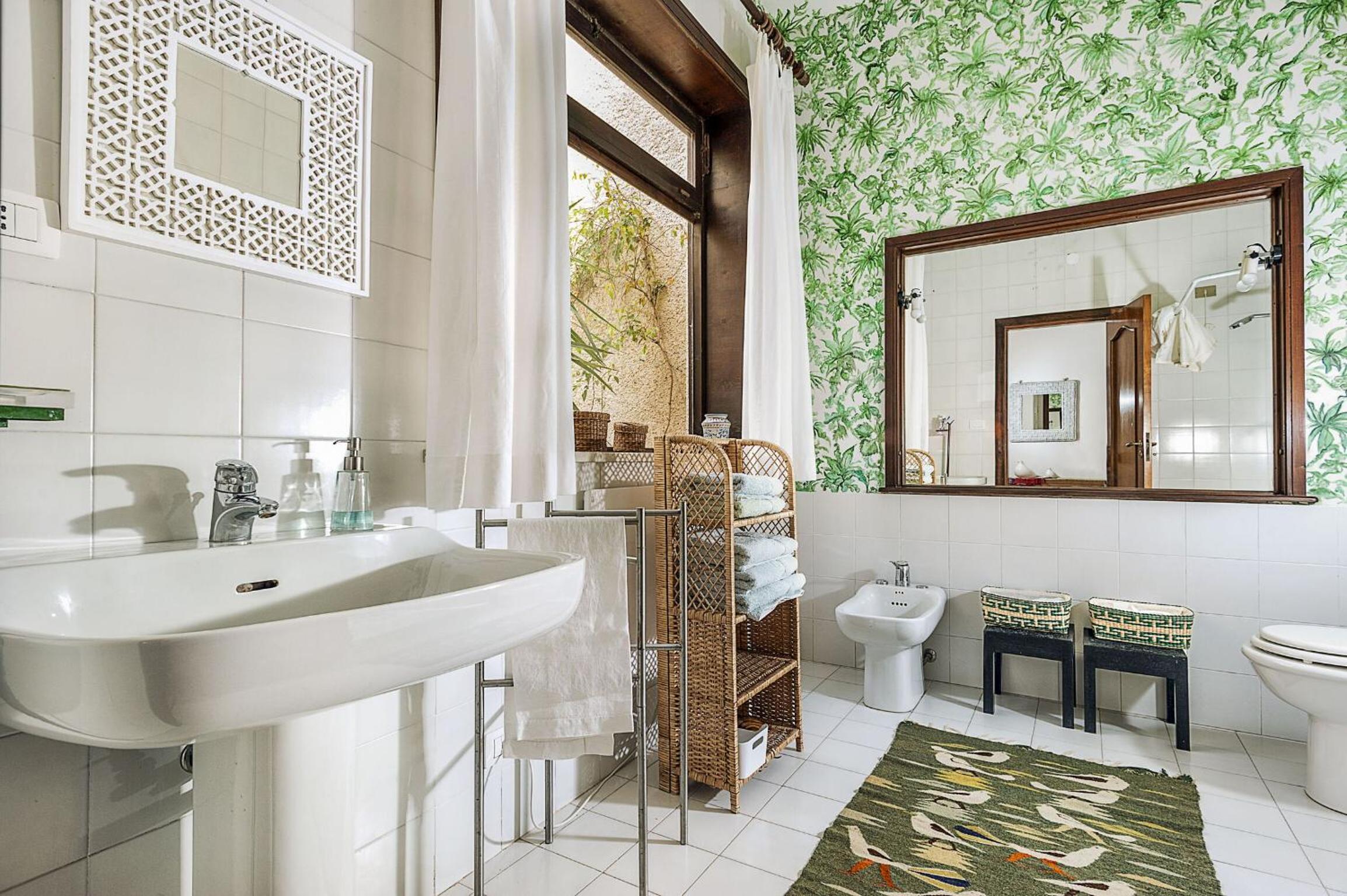 Villa Mare Arabico en Fontane Bianche — bathroom