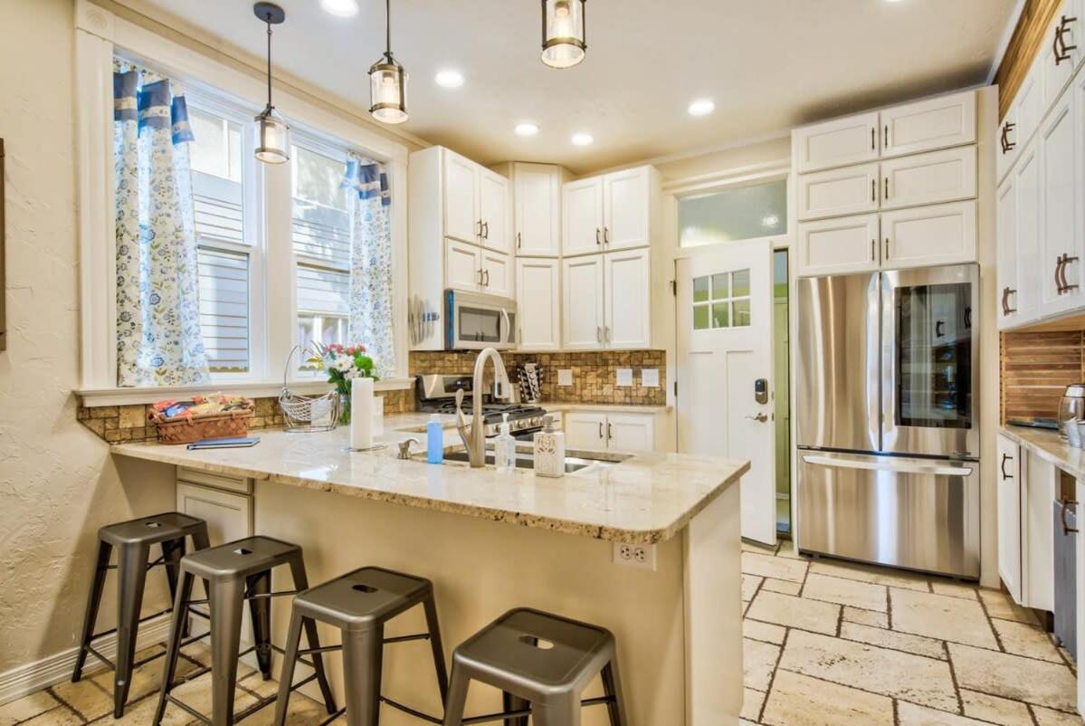 Victorian Charm With Hot Tub & Fire Pit Downtown