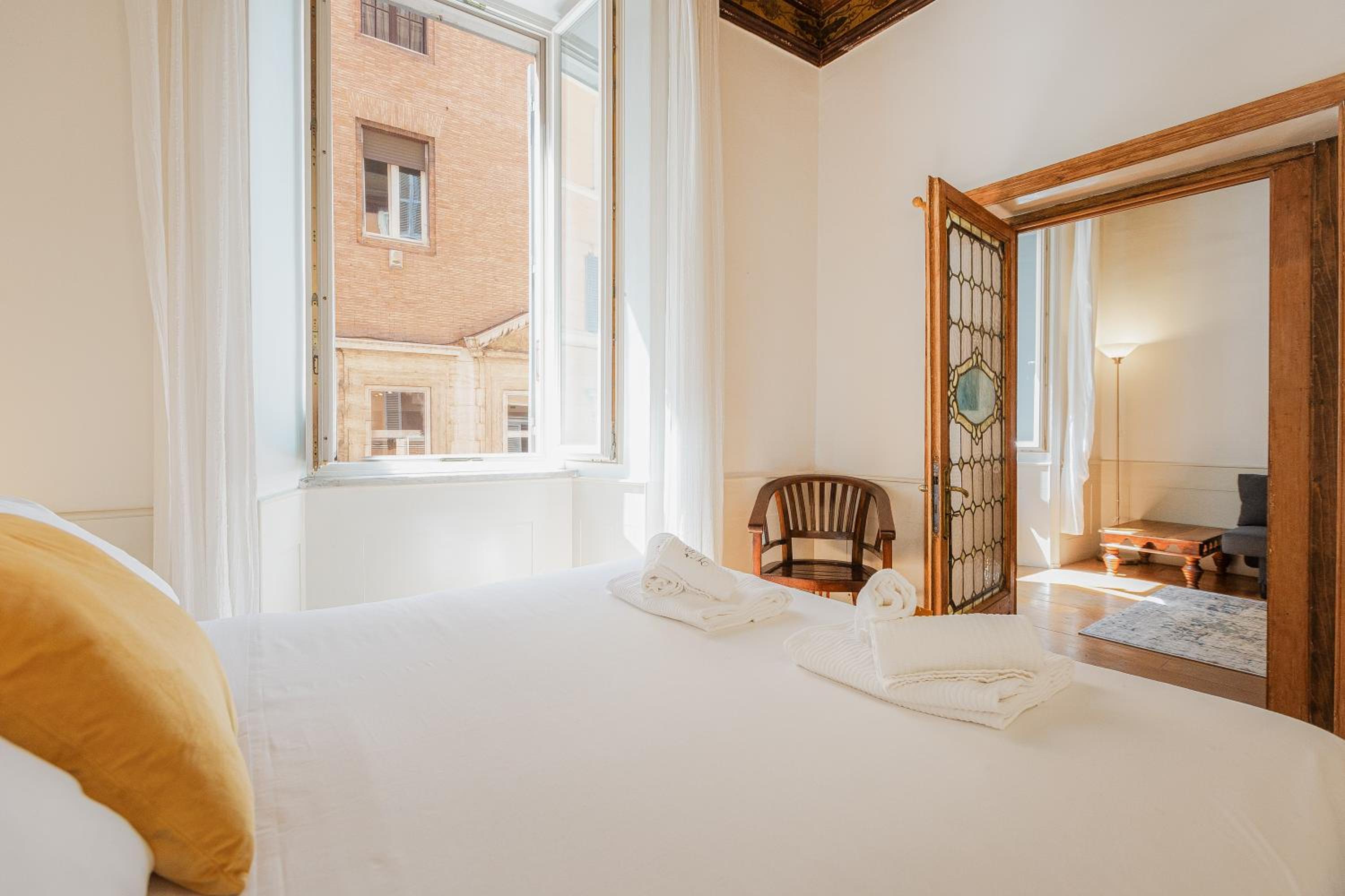 Frattina Atmosphere by Rental in Rome