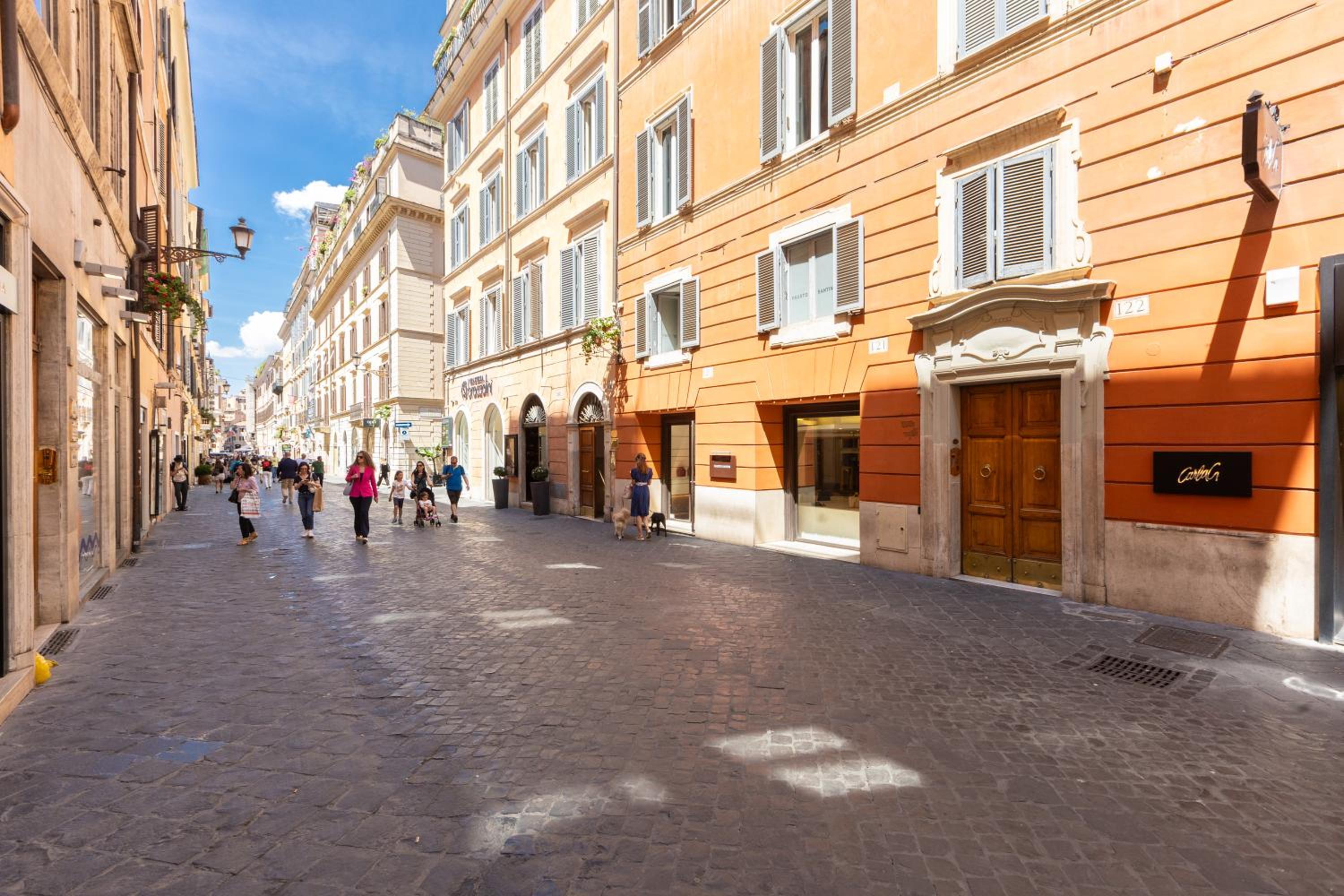 Frattina Atmosphere by Rental in Rome