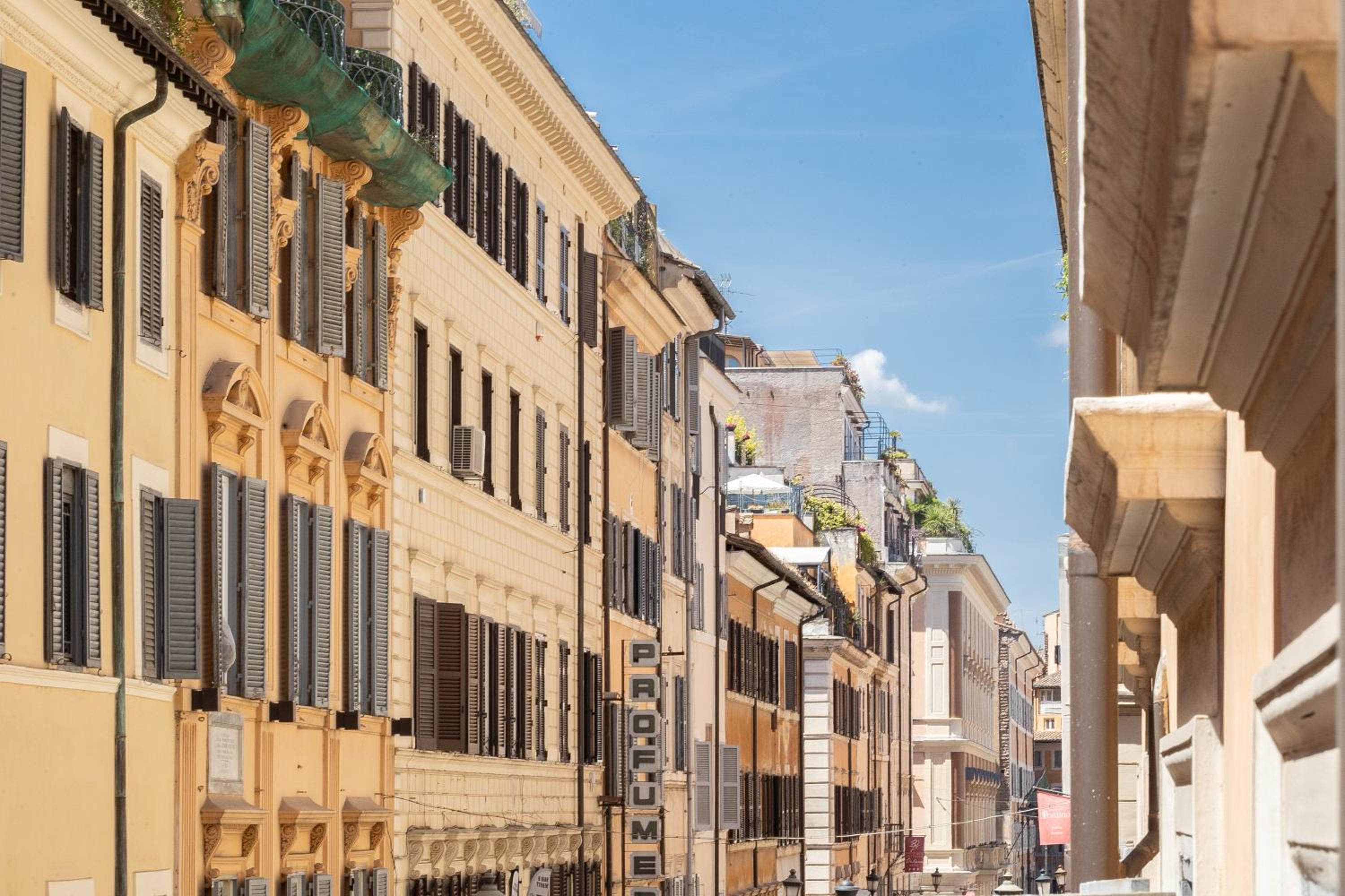 Frattina Atmosphere by Rental in Rome