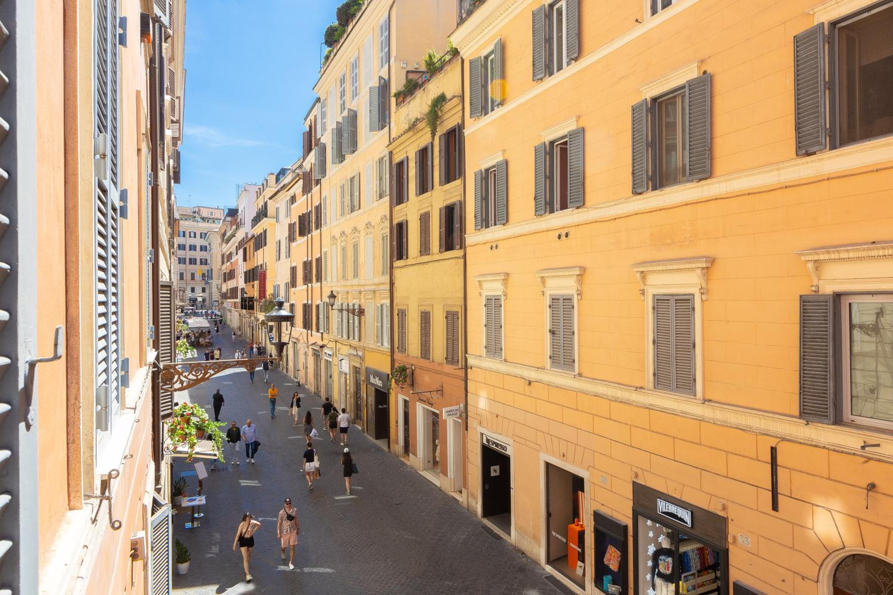Frattina Atmosphere by Rental in Rome