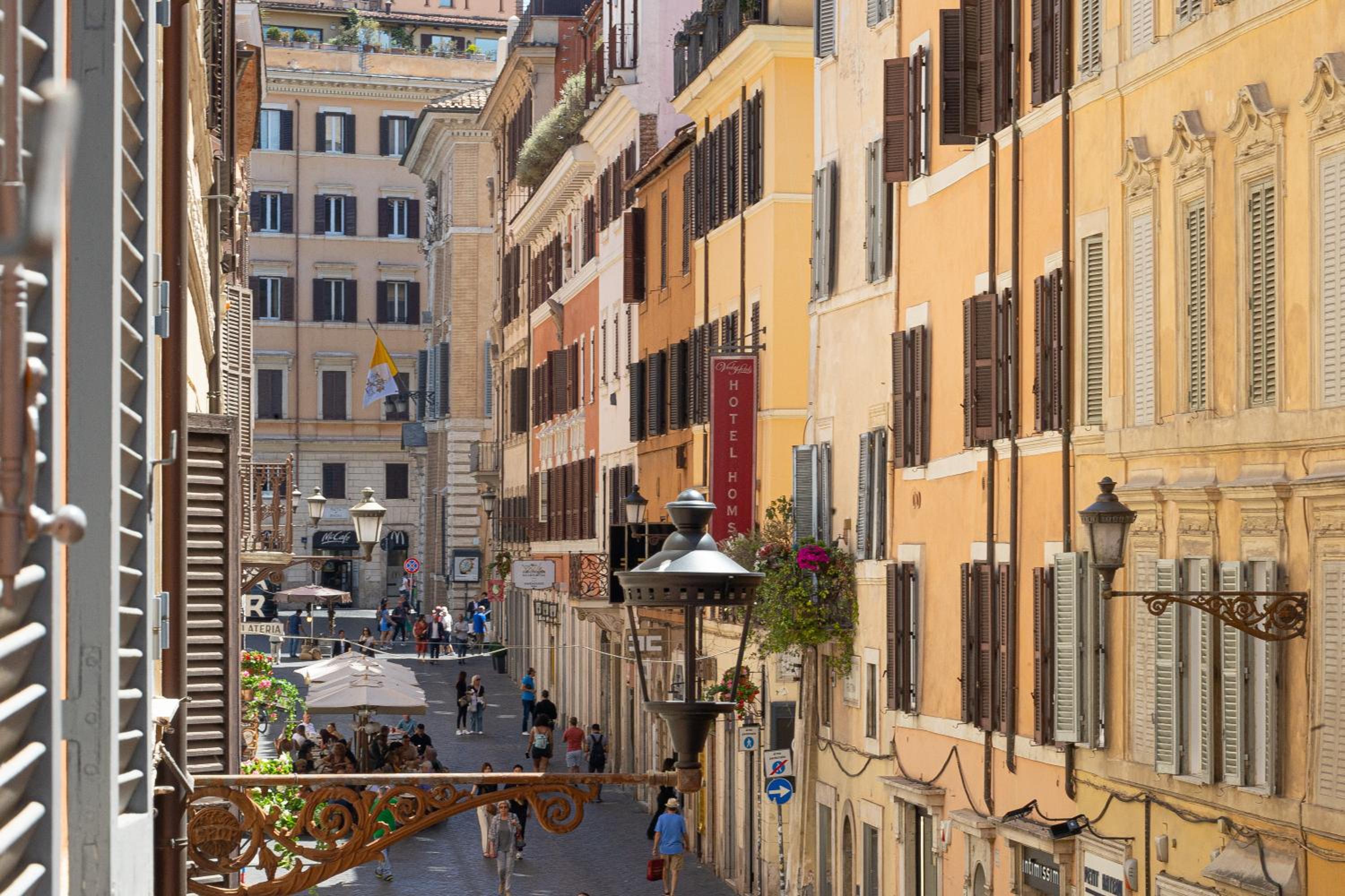 Frattina Atmosphere by Rental in Rome