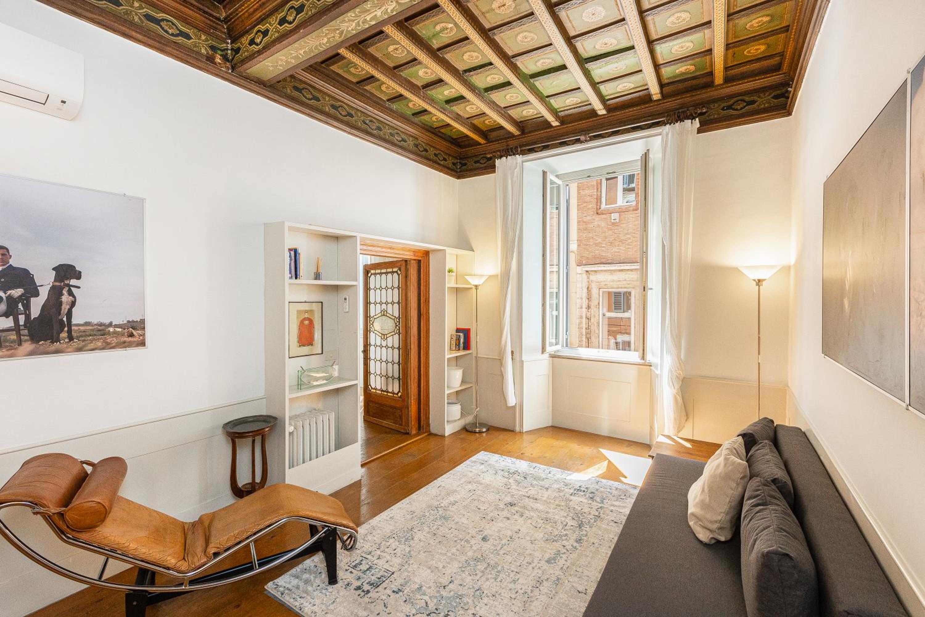 Frattina Atmosphere by Rental in Rome