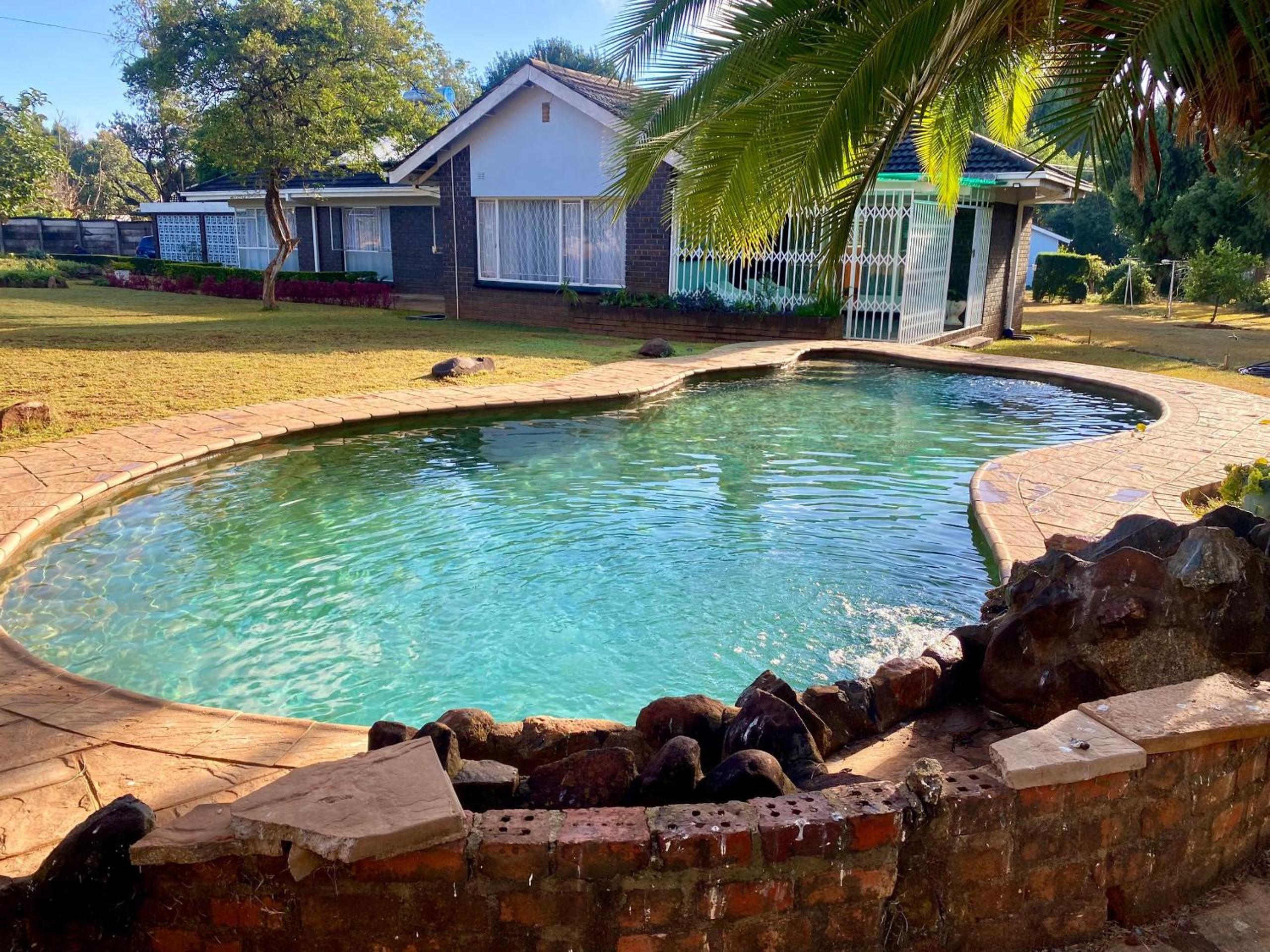 Exquisite 3 bed with pool and solar - 2238