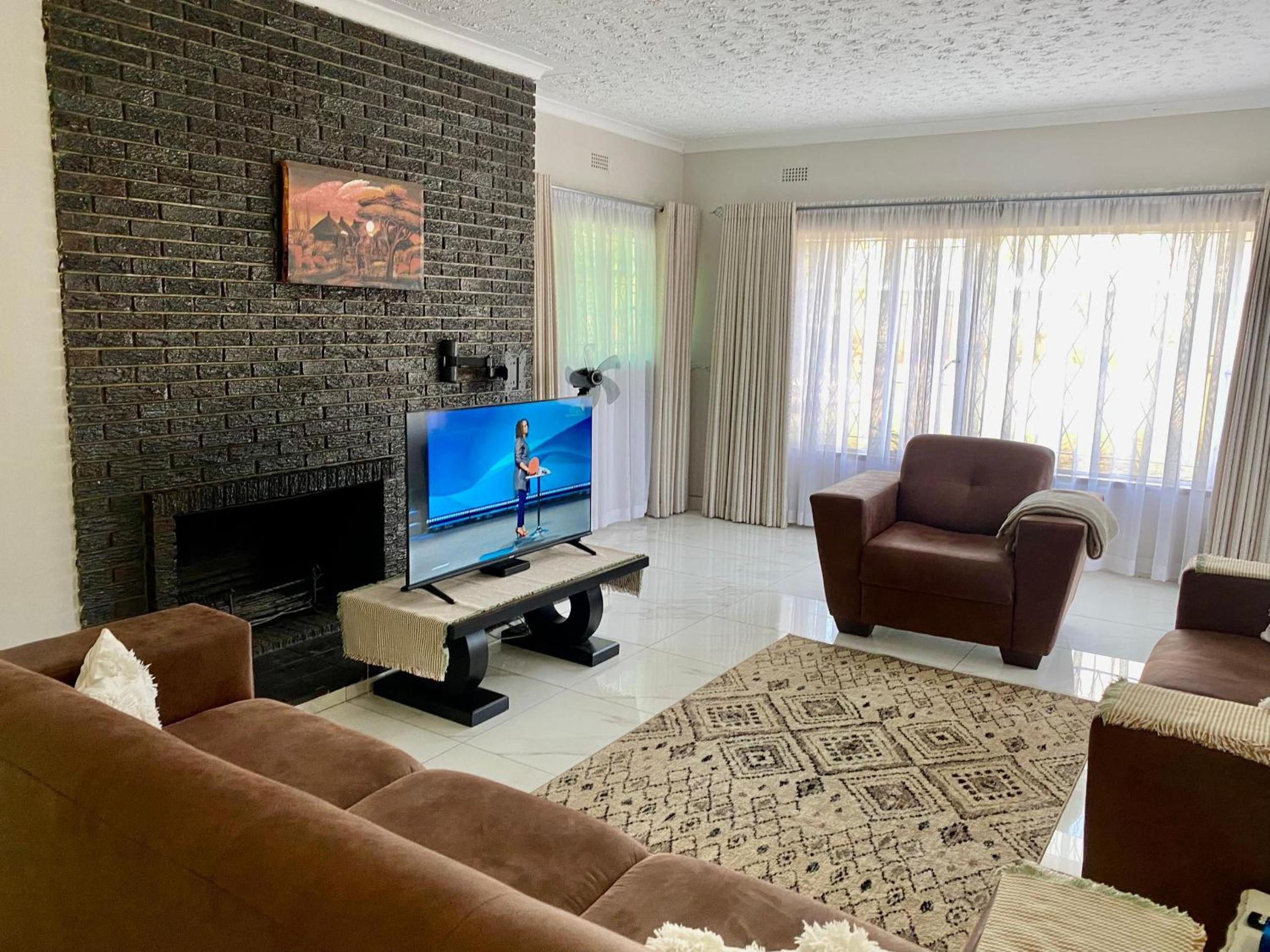 Exquisite 3 bed with pool and solar - 2238