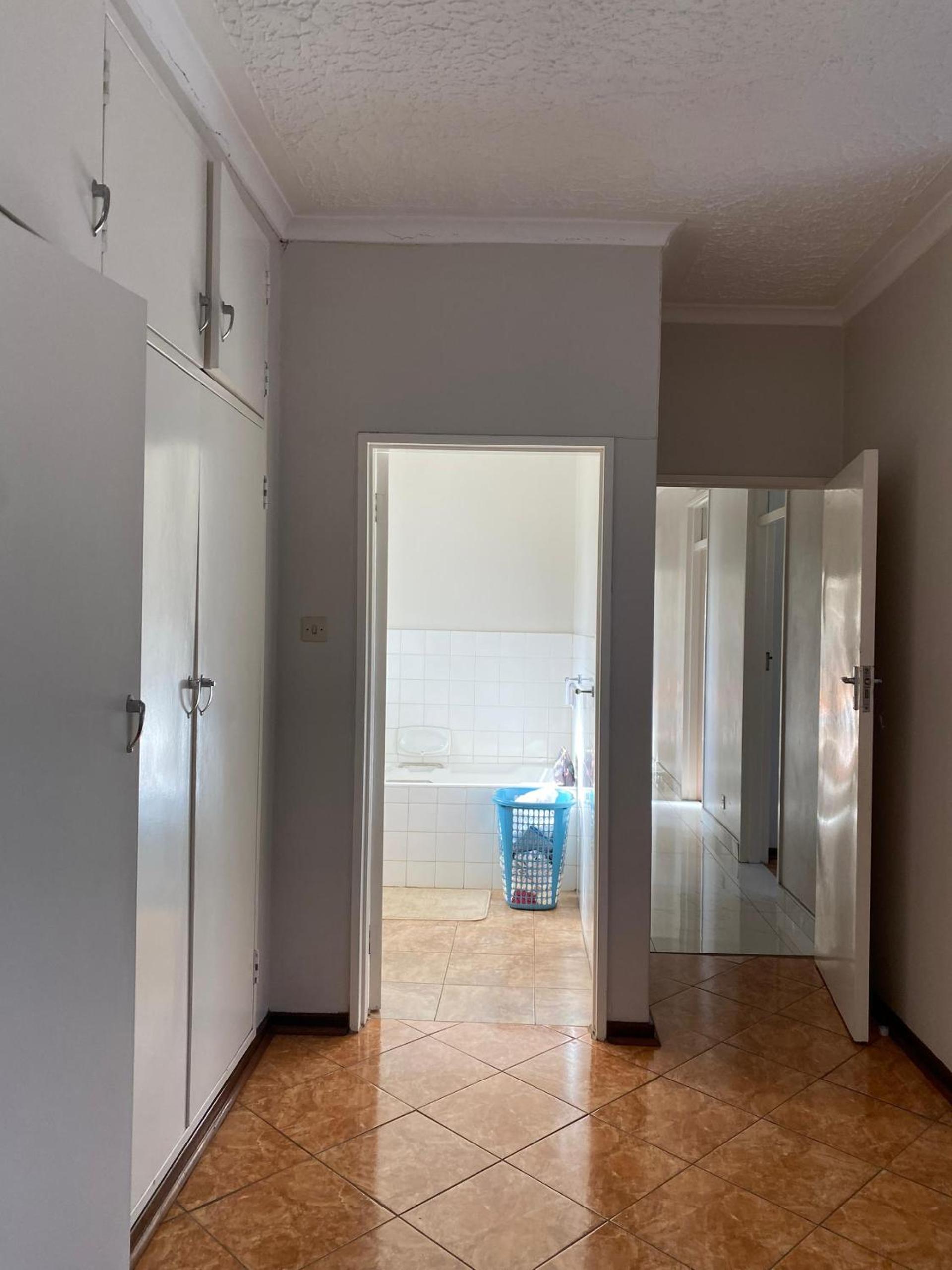 Exquisite 3 bed with pool and solar - 2238