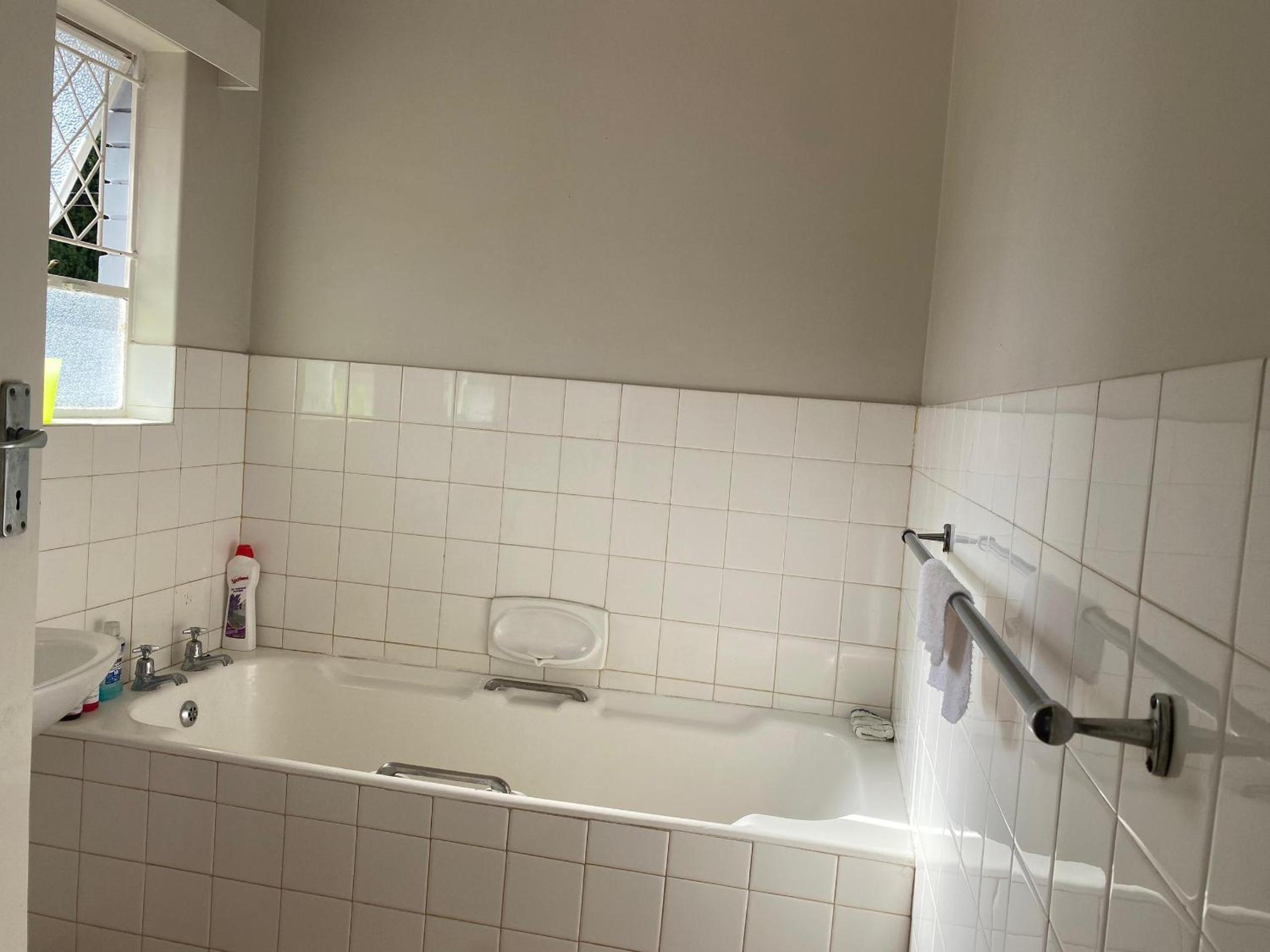 Exquisite 3 bed with pool and solar - 2238