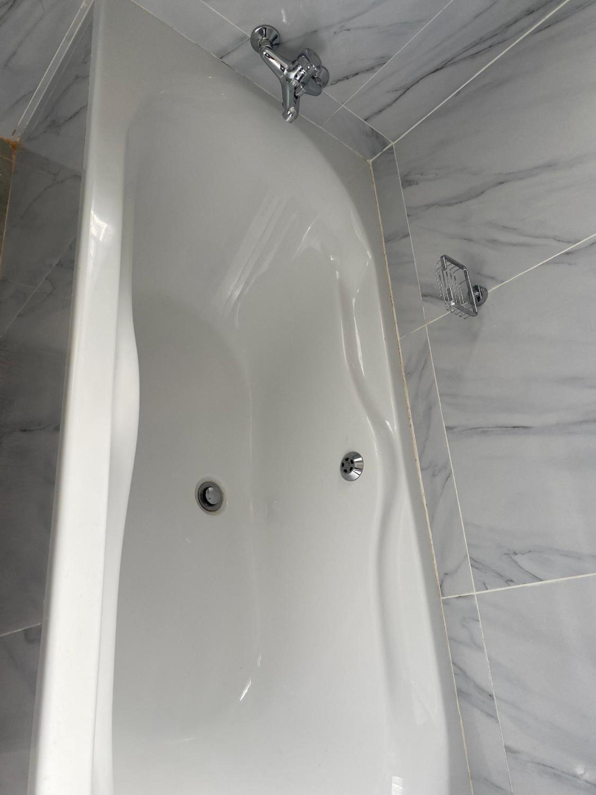 Exquisite 3 bed with pool and solar - 2238