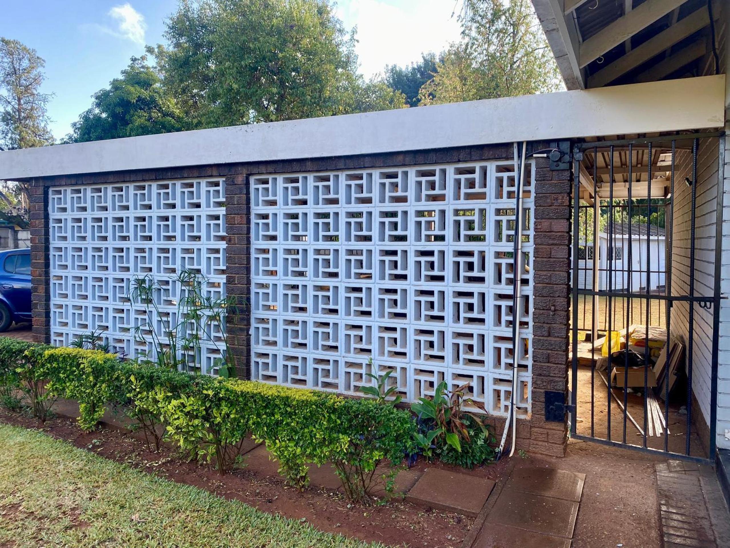 Exquisite 3 bed with pool and solar - 2238