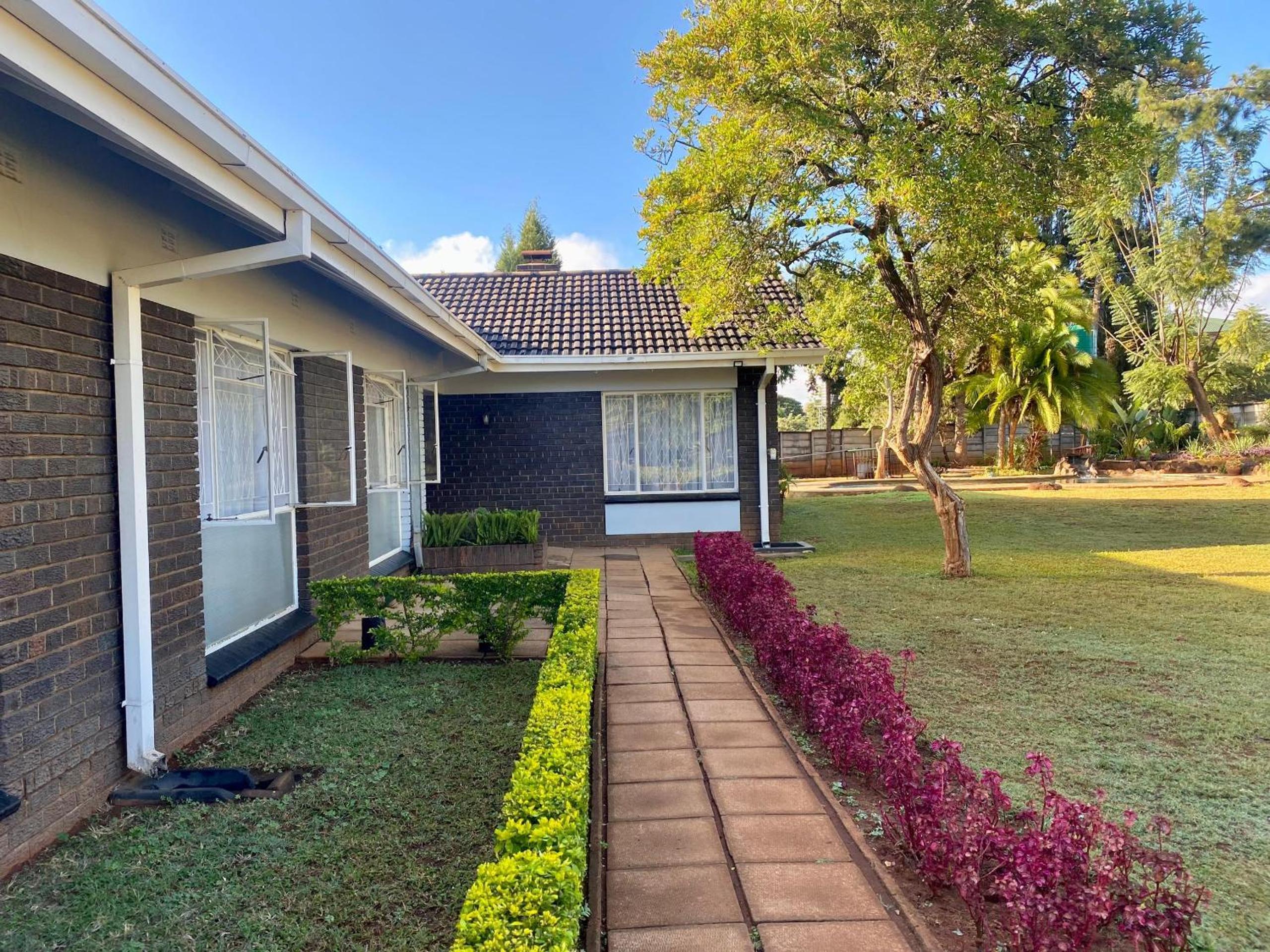Exquisite 3 bed with pool and solar - 2238