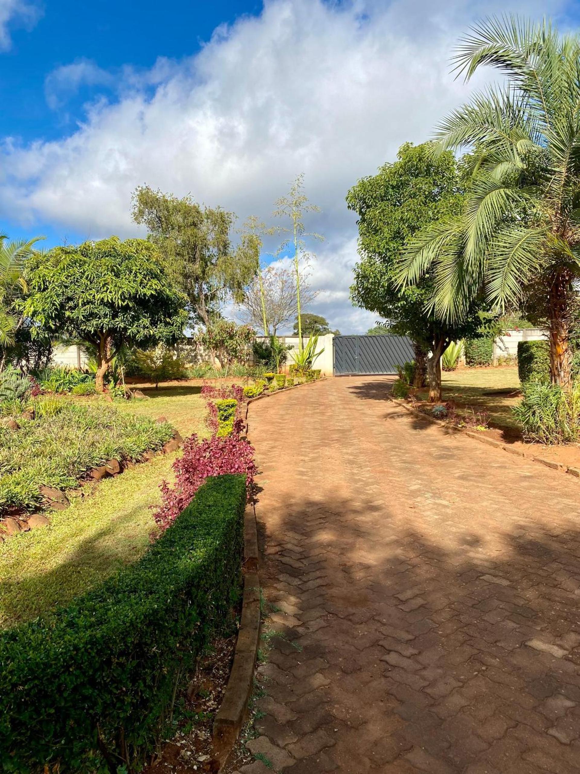 Exquisite 3 bed with pool and solar - 2238