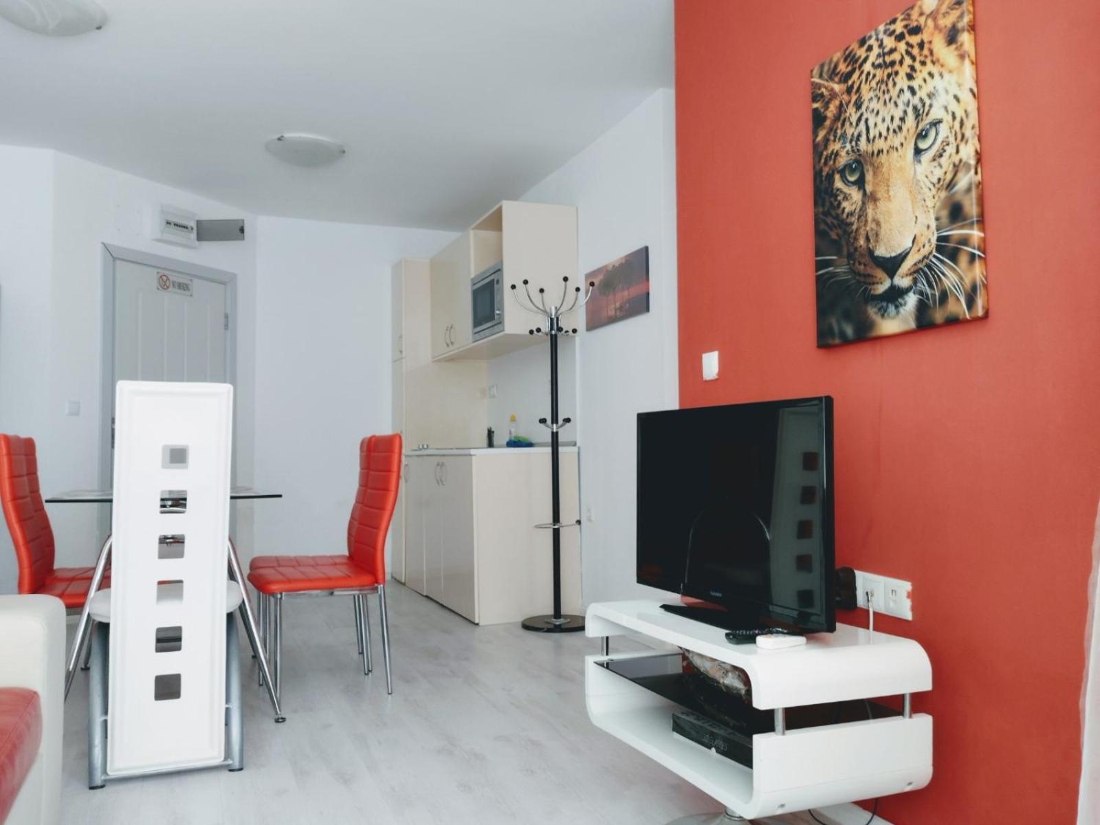 Private apartment with parking and pool