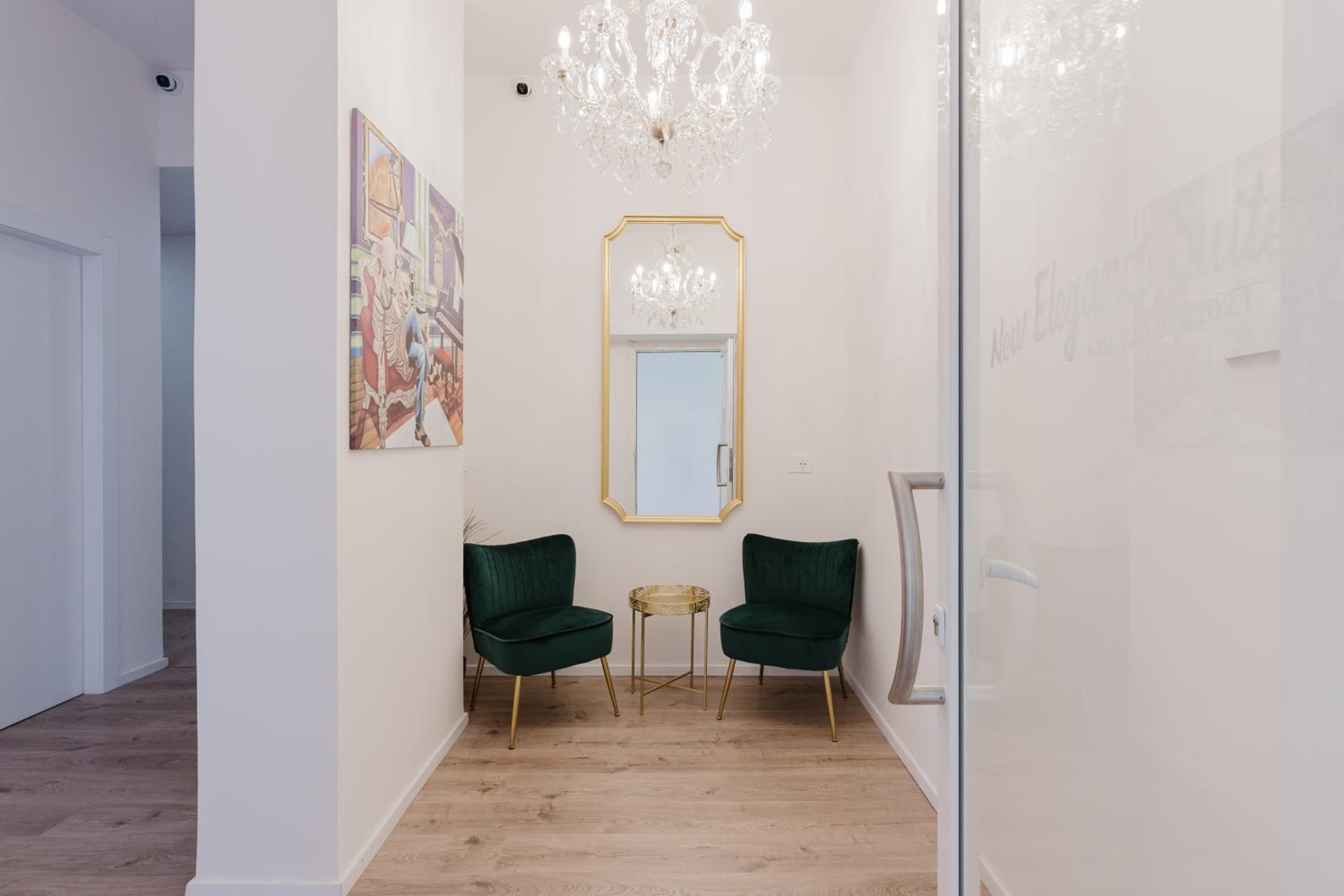 Hotel New Elegance Suites Guesthouse - Image 1