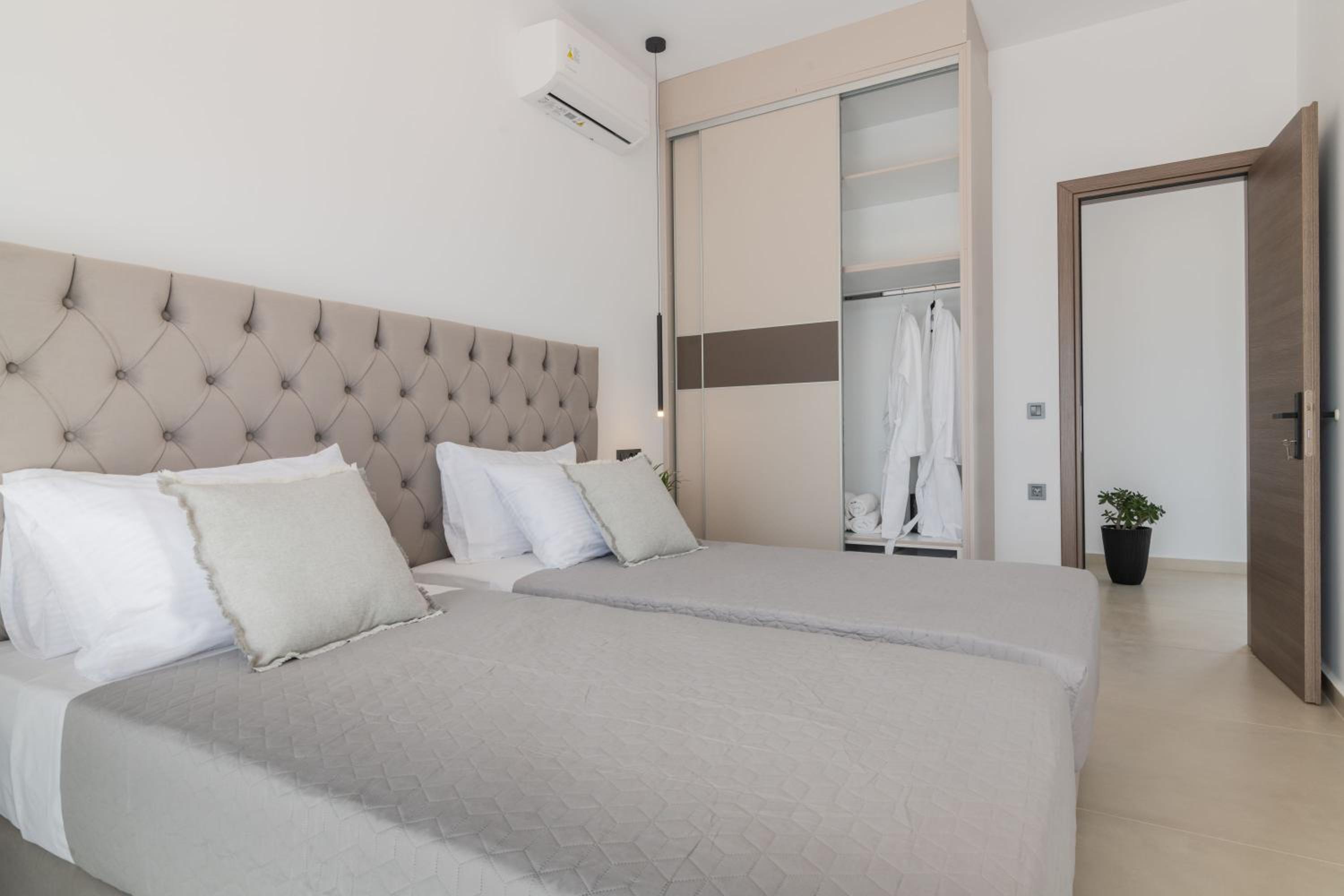 SunWhite Villas - Private Pool & Cozy Atmosphere, by ZanteWize — photo 5