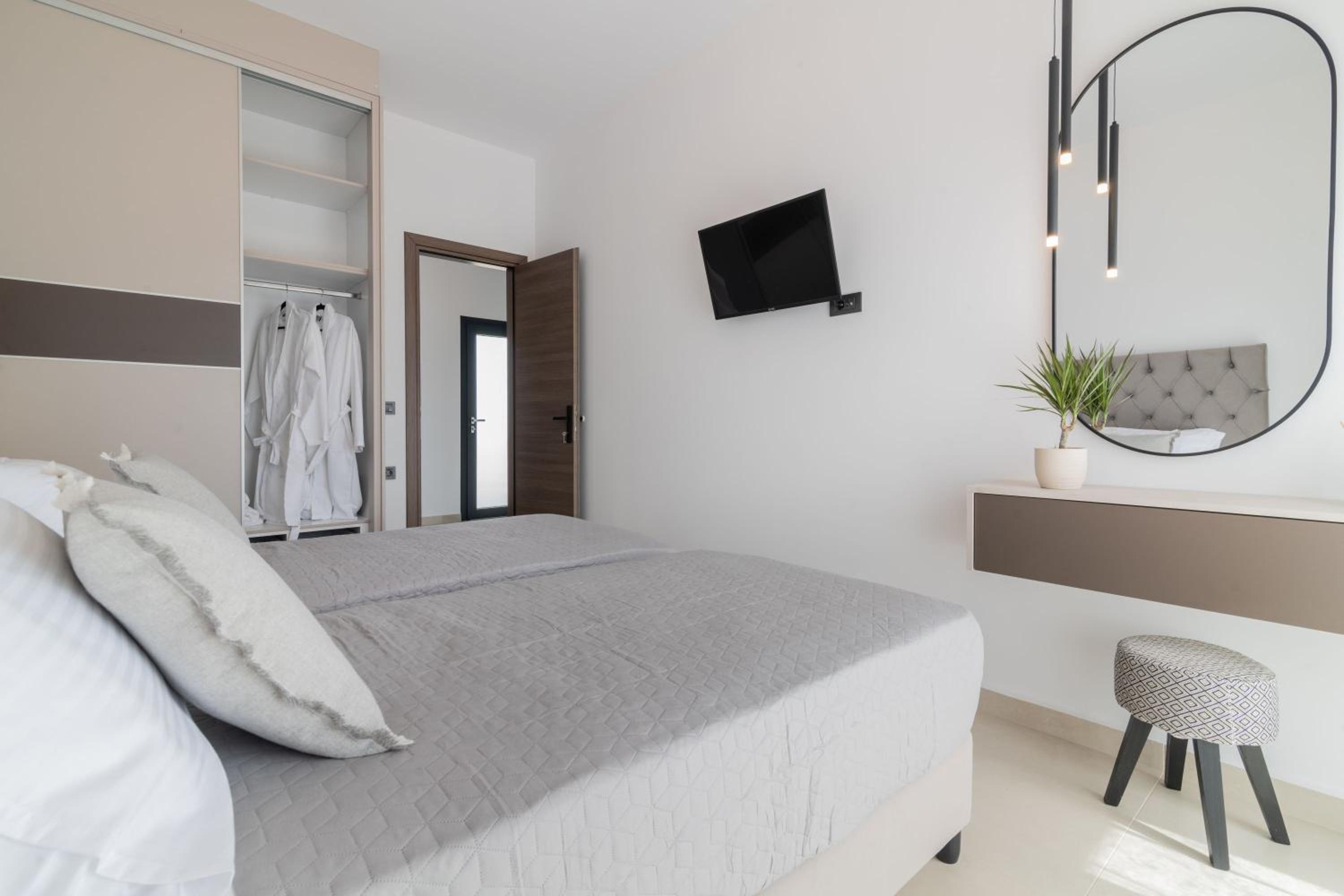 SunWhite Villas - Private Pool & Cozy Atmosphere, by ZanteWize photo 2