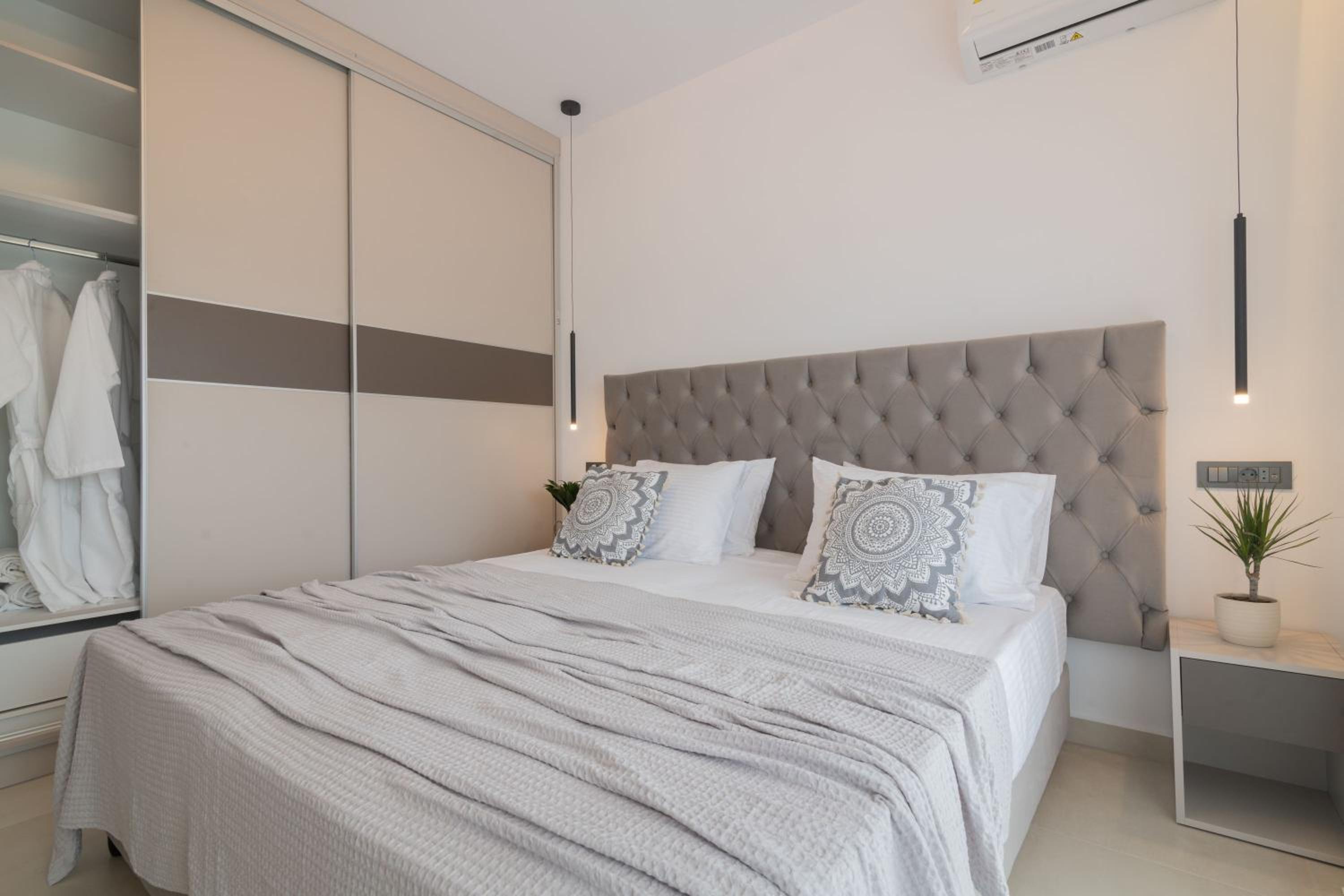 SunWhite Villas - Private Pool & Cozy Atmosphere, by ZanteWize photo 4