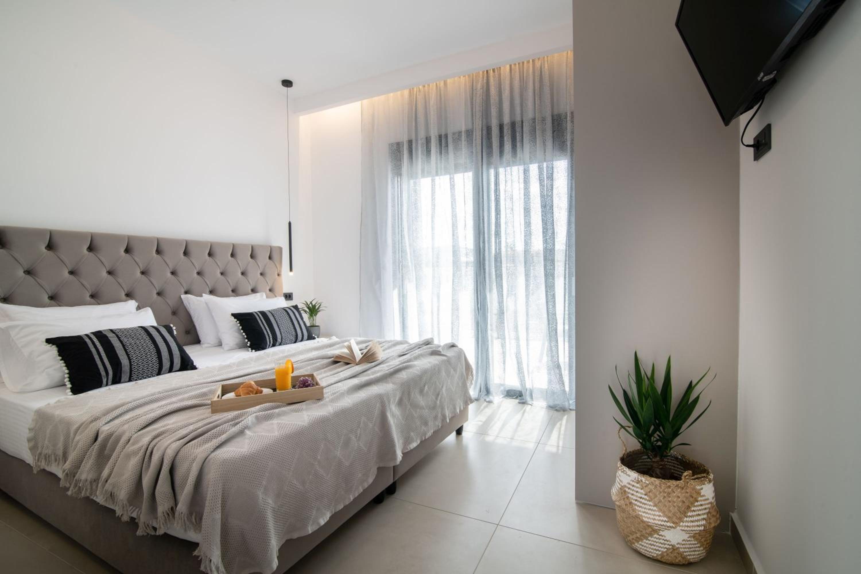 SunWhite Villas - Private Pool & Cozy Atmosphere, by ZanteWize photo 3