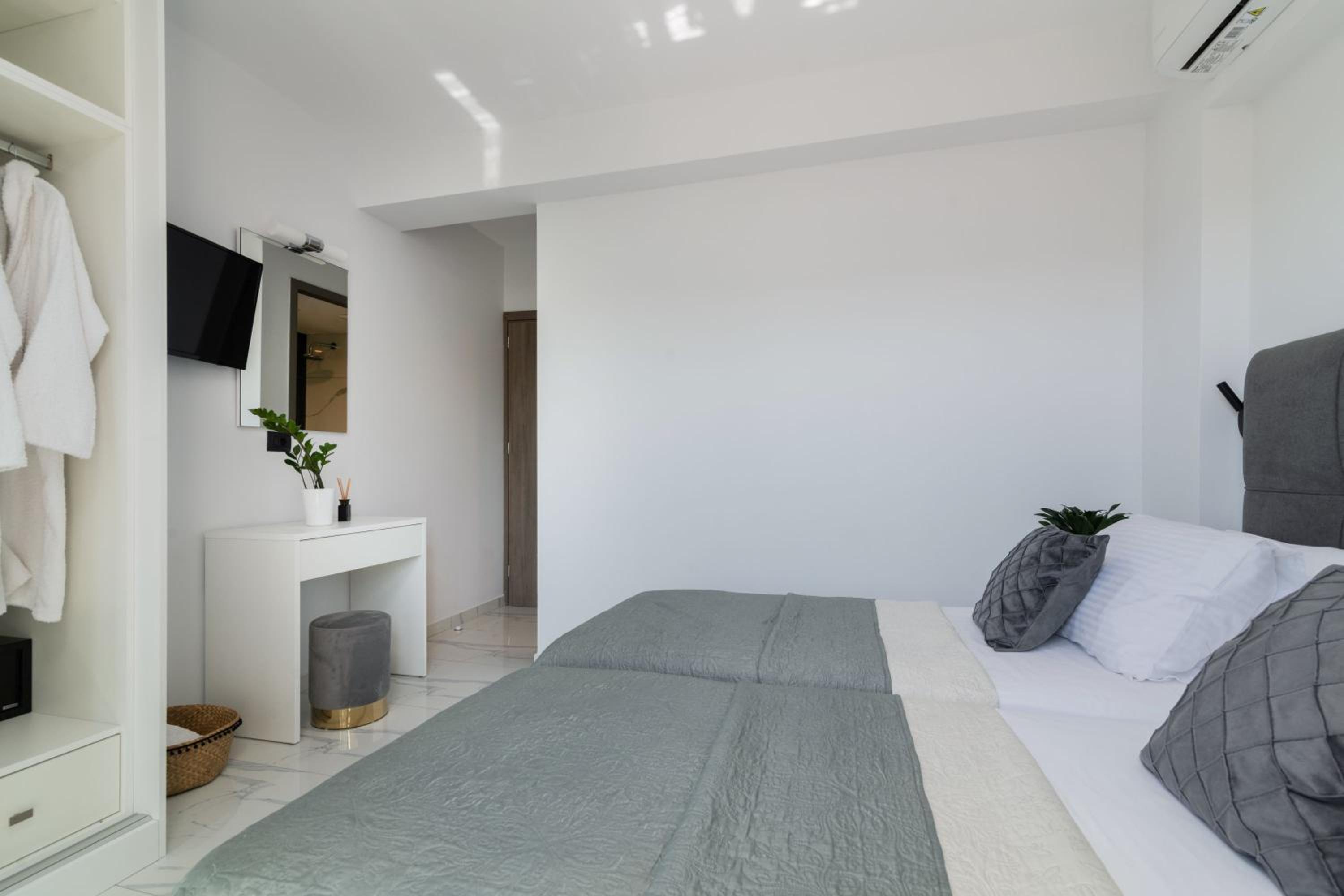 Laganas Vacations - SunWhite Villas - Private Pool  Cozy Atmosphere - Property Image 1