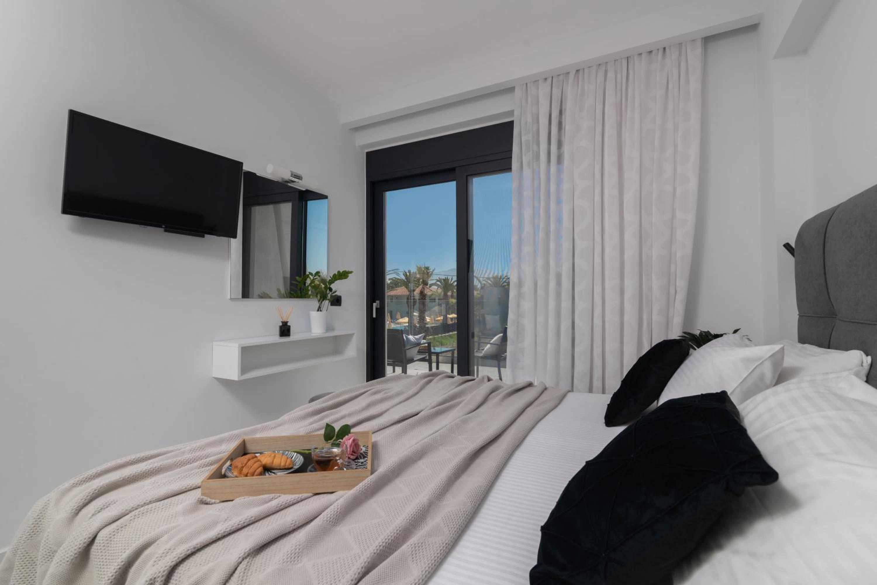 Laganas Vacations - SunWhite Villas - Private Pool  Cozy Atmosphere - Property Image 2