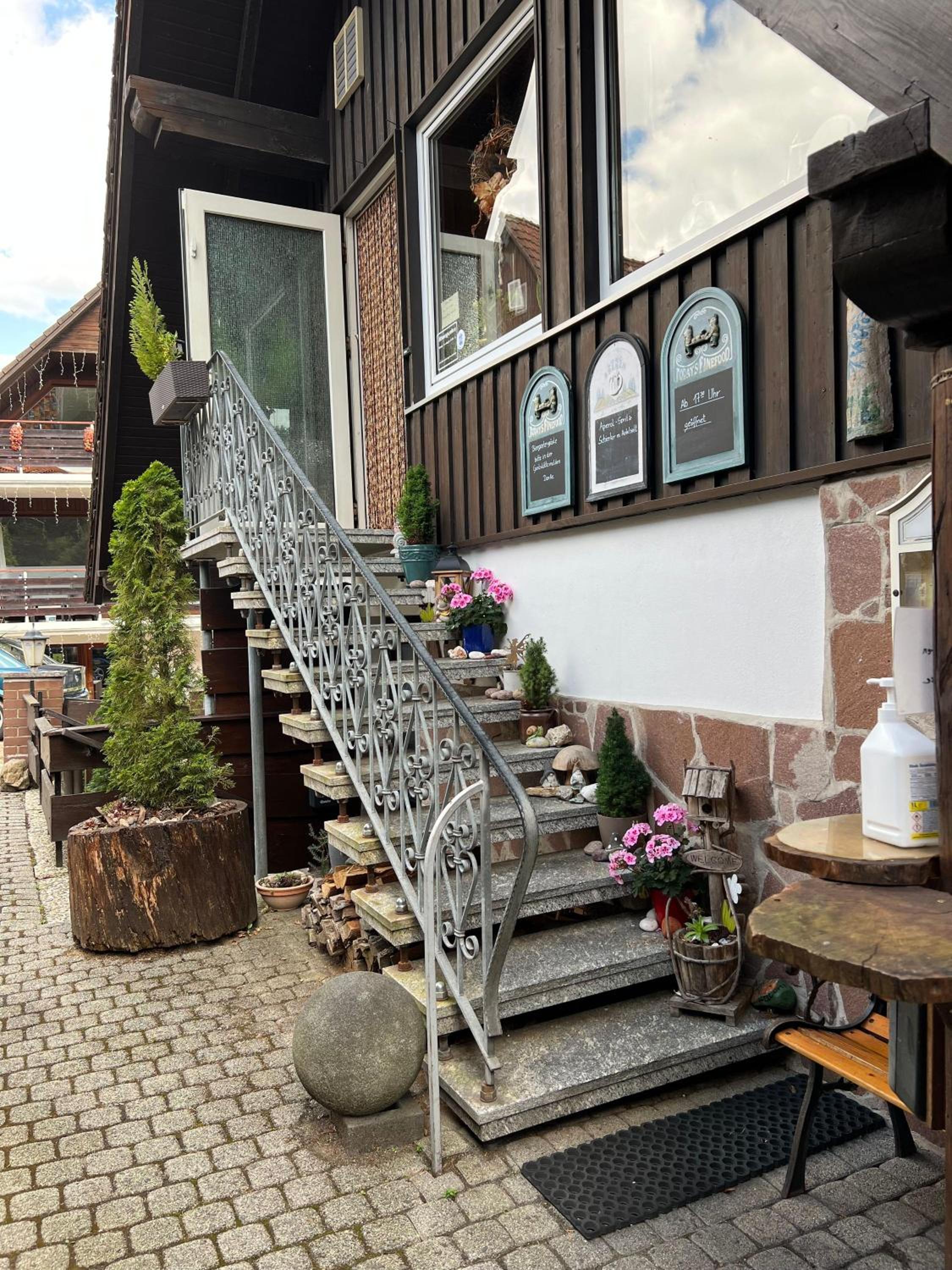 Gemuetliches-kleines-Ferienhaeuschen-Nr-3-im-Harz-fuer-max-3-Personen-inkl-Balkon view 2