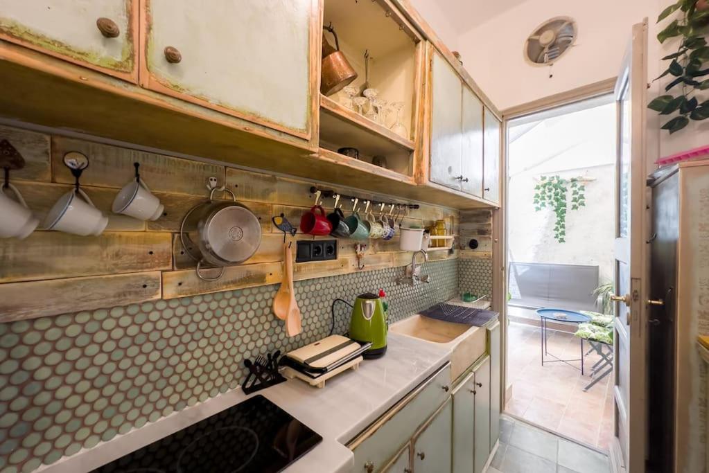 Vintage Apt next to Acropolis