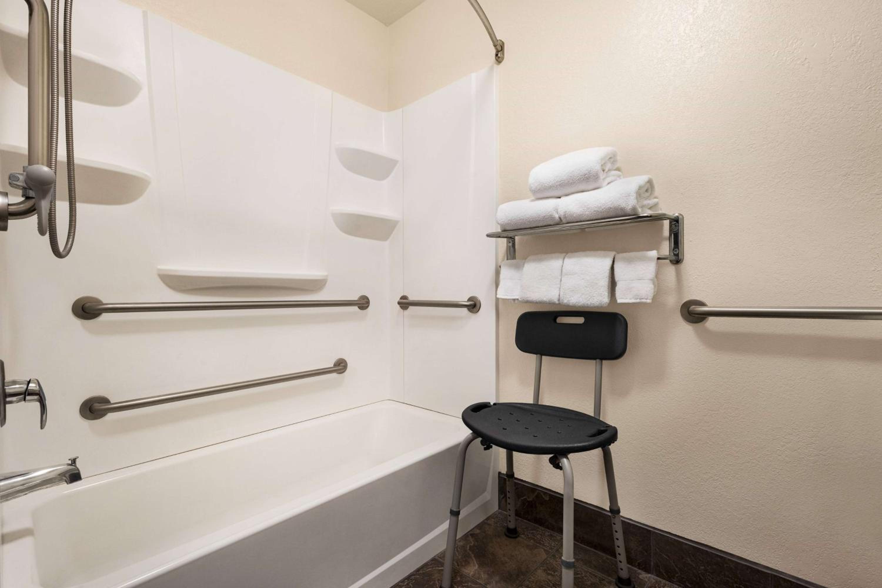 Elko Vacations - Baymont by Wyndham Elko - Property Image 8