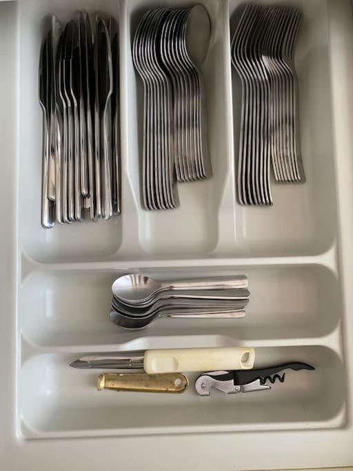 Details studio apartment
