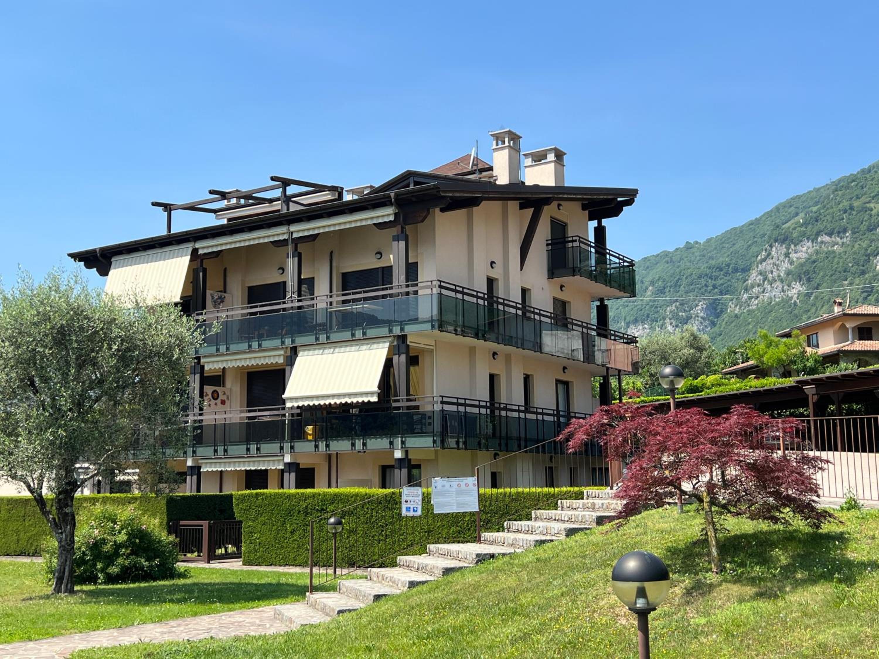 Alba sul Lago