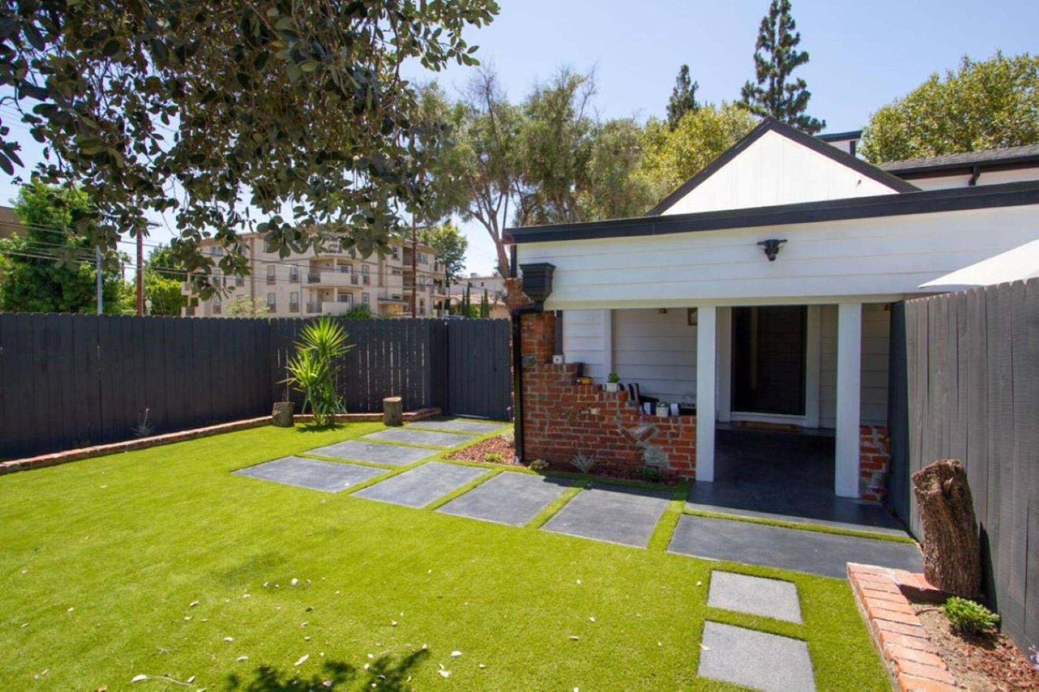 Dreamy Farmhouse In Studio City