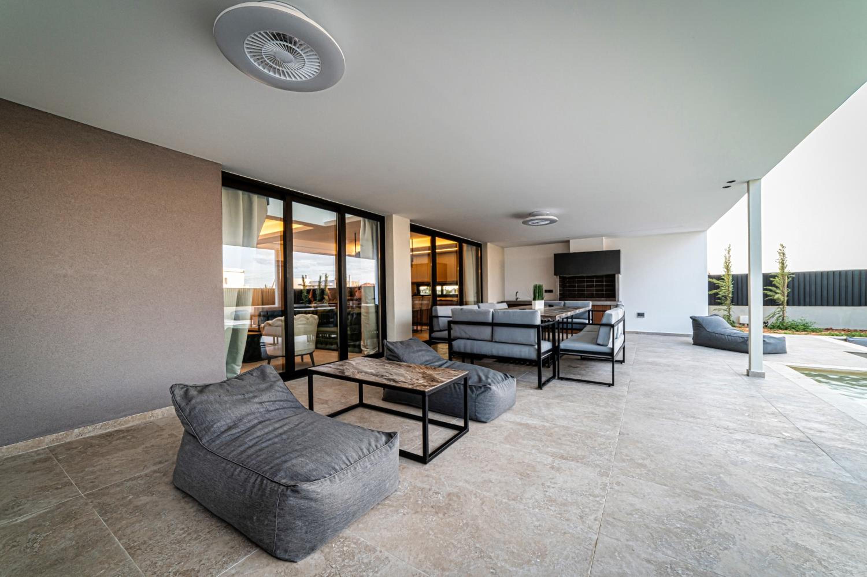 MrP Villa, Paralimni