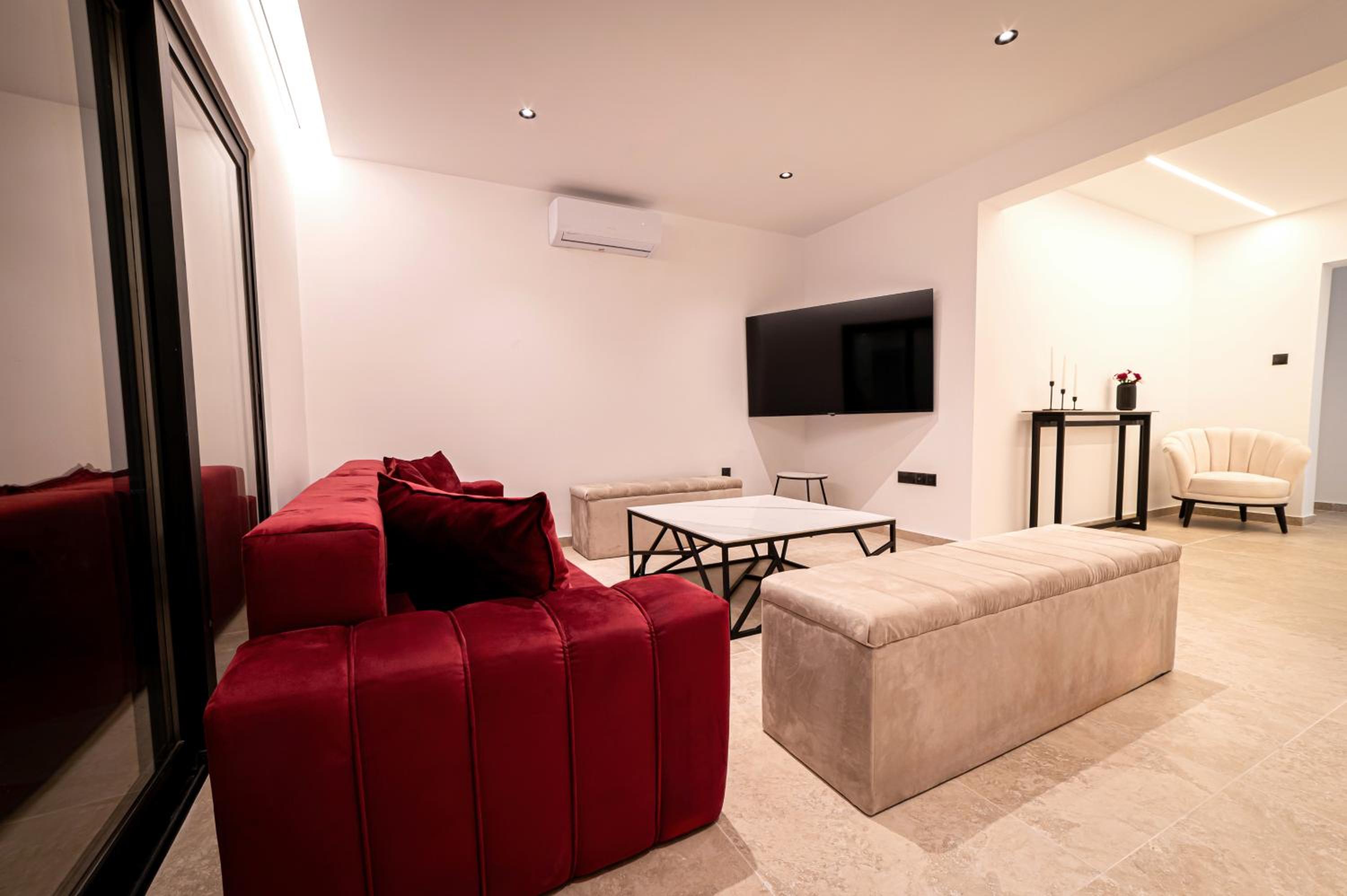 MrP Villa, Paralimni