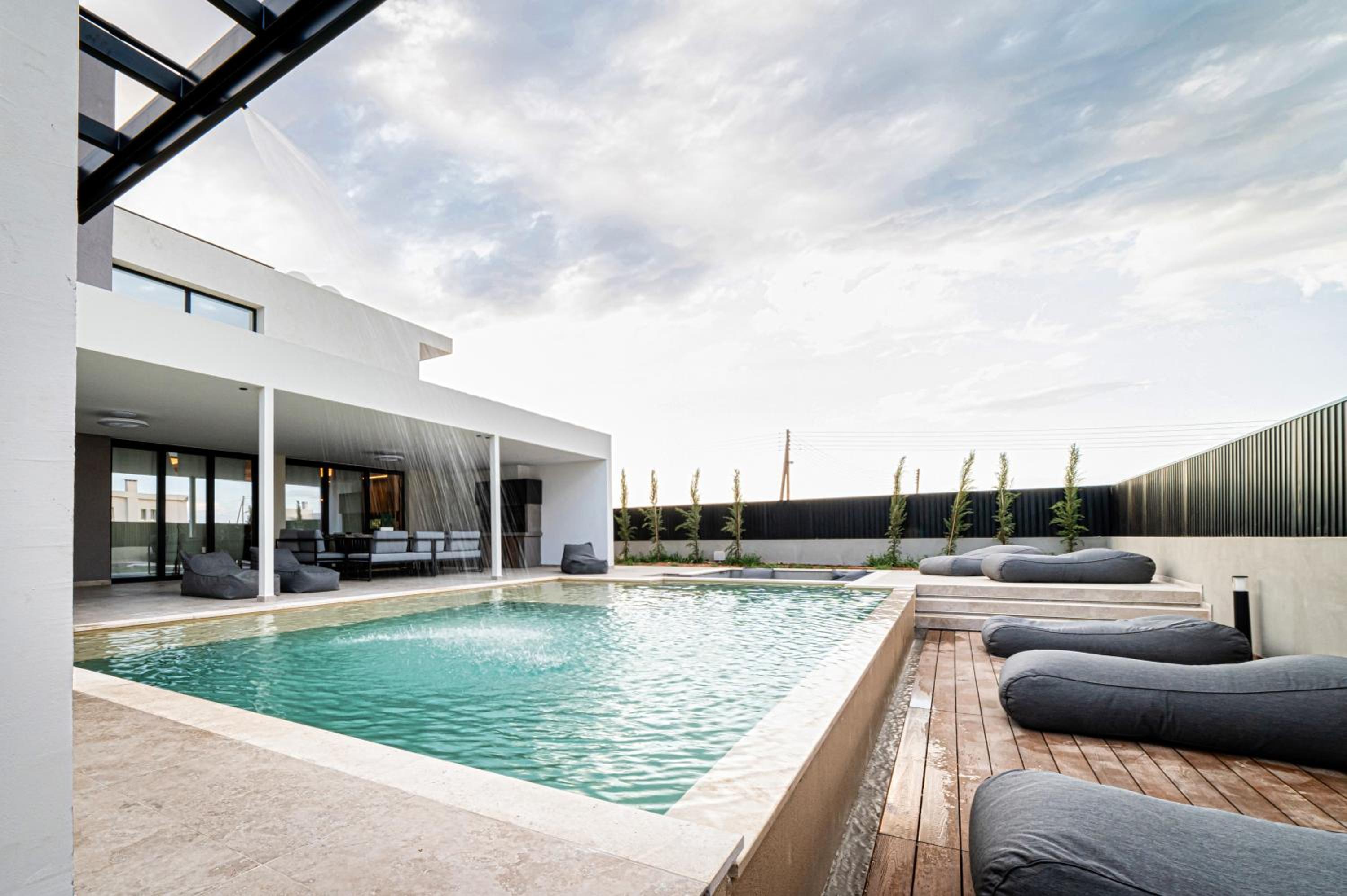MrP Villa, Paralimni