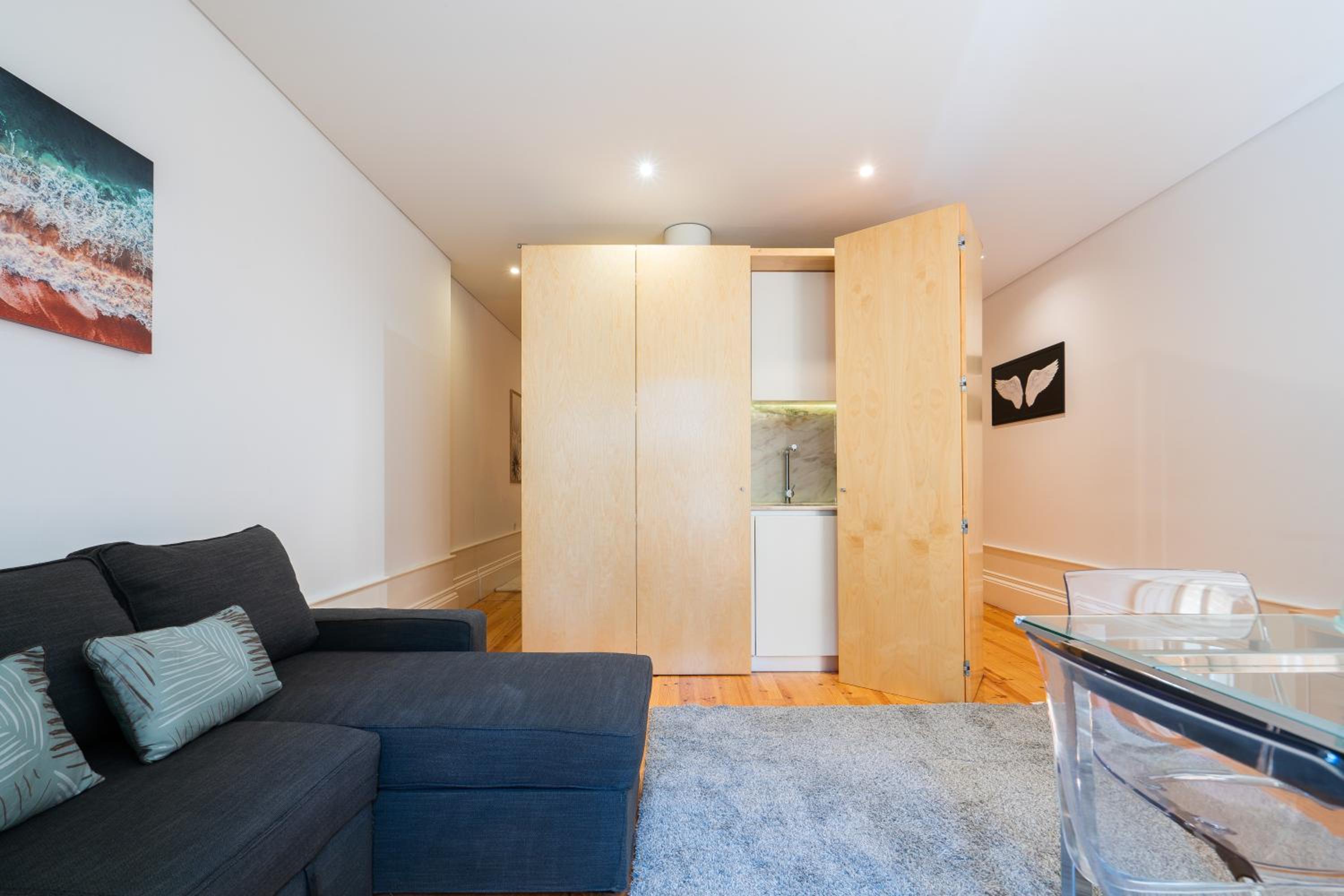 Host Wise - Bright Downtown Flat w Terrace view 5