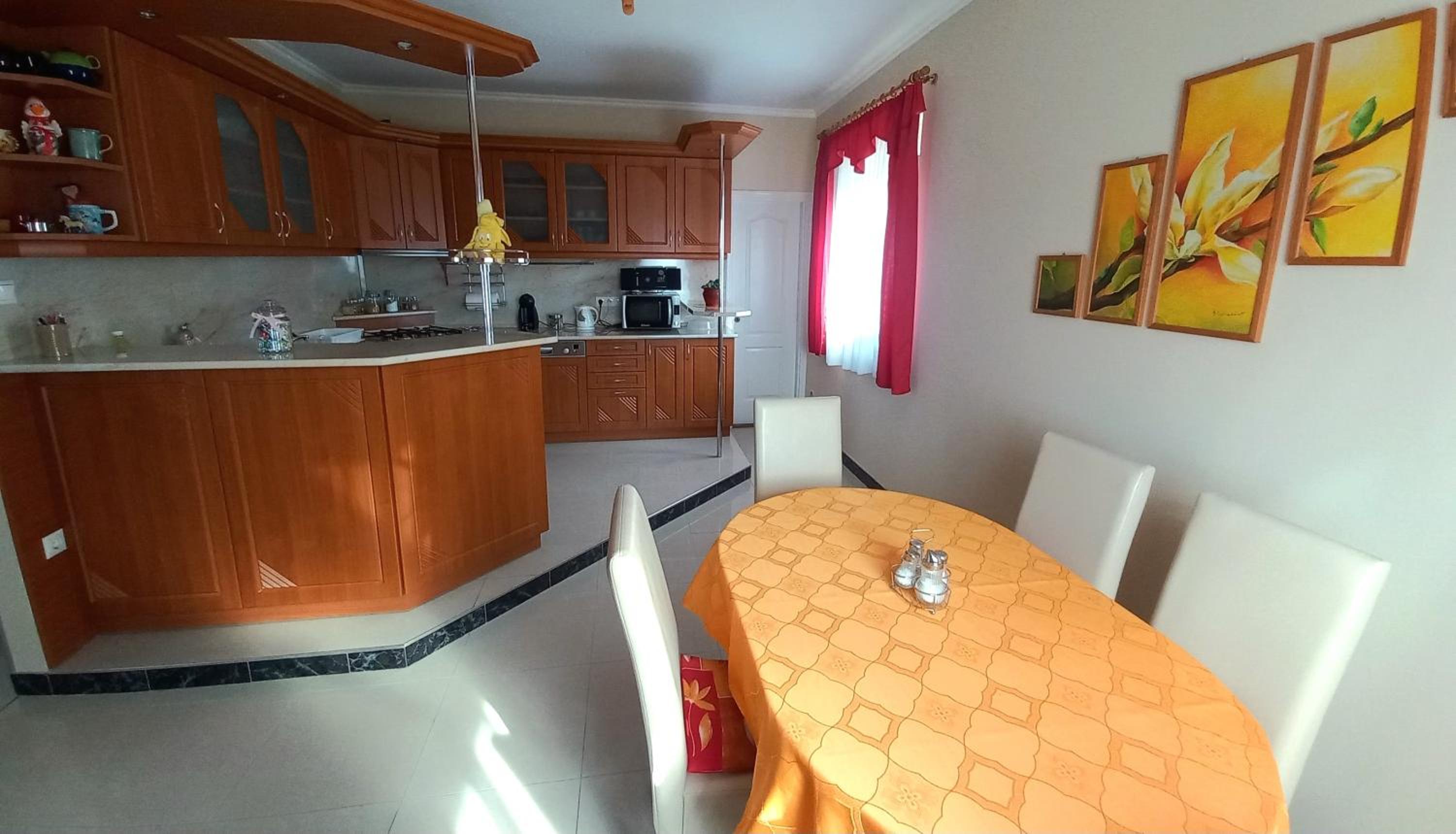 Napsugár Apartman